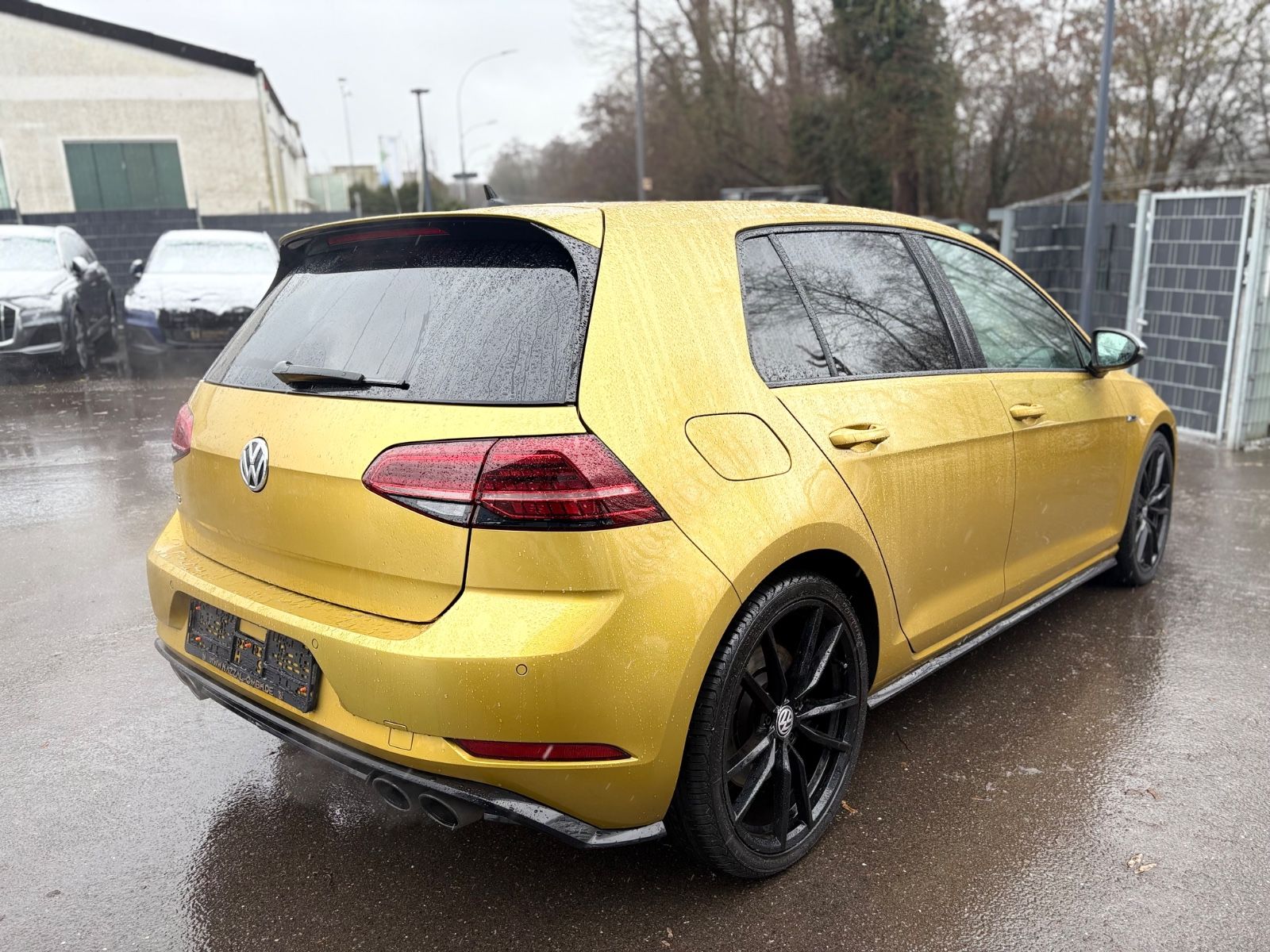 Fahrzeugabbildung Volkswagen Golf VII LIM R 4MOTION*SONDERLACK*VOLL-LED*AUT*