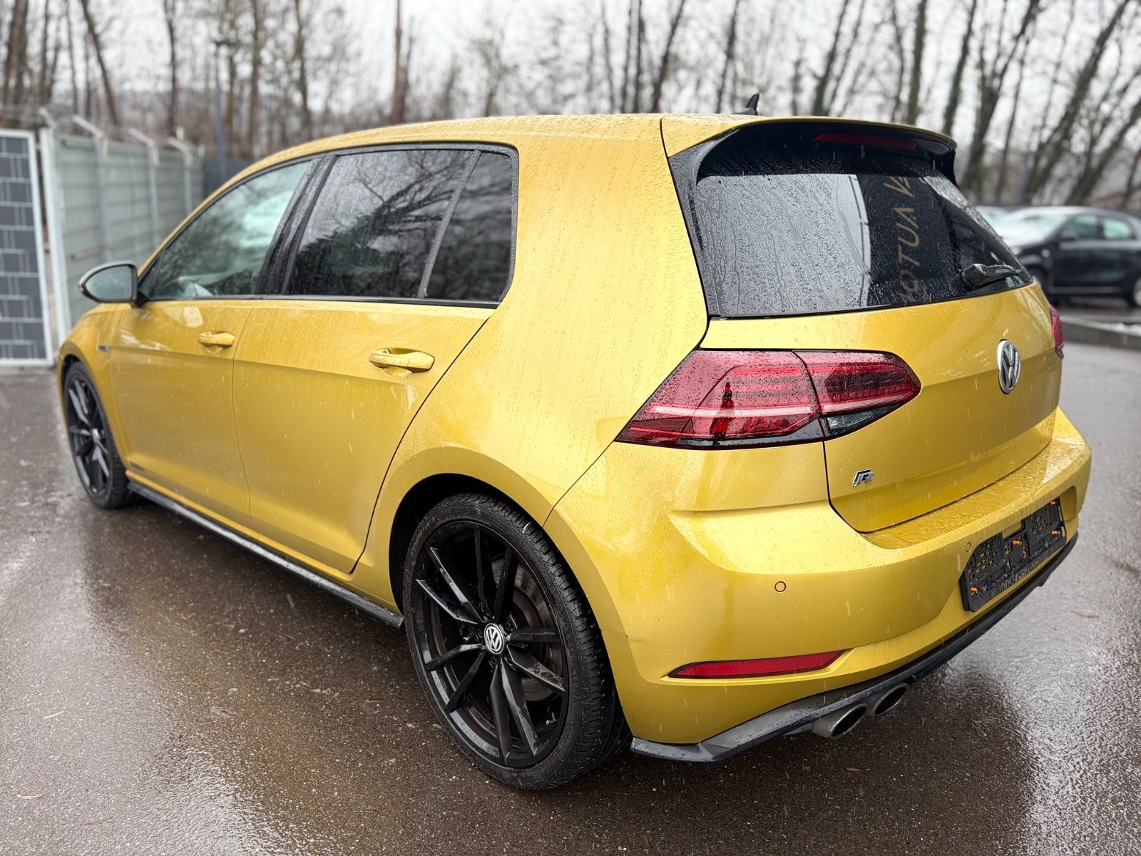 Fahrzeugabbildung Volkswagen Golf VII LIM R 4MOTION*SONDERLACK*VOLL-LED*AUT*