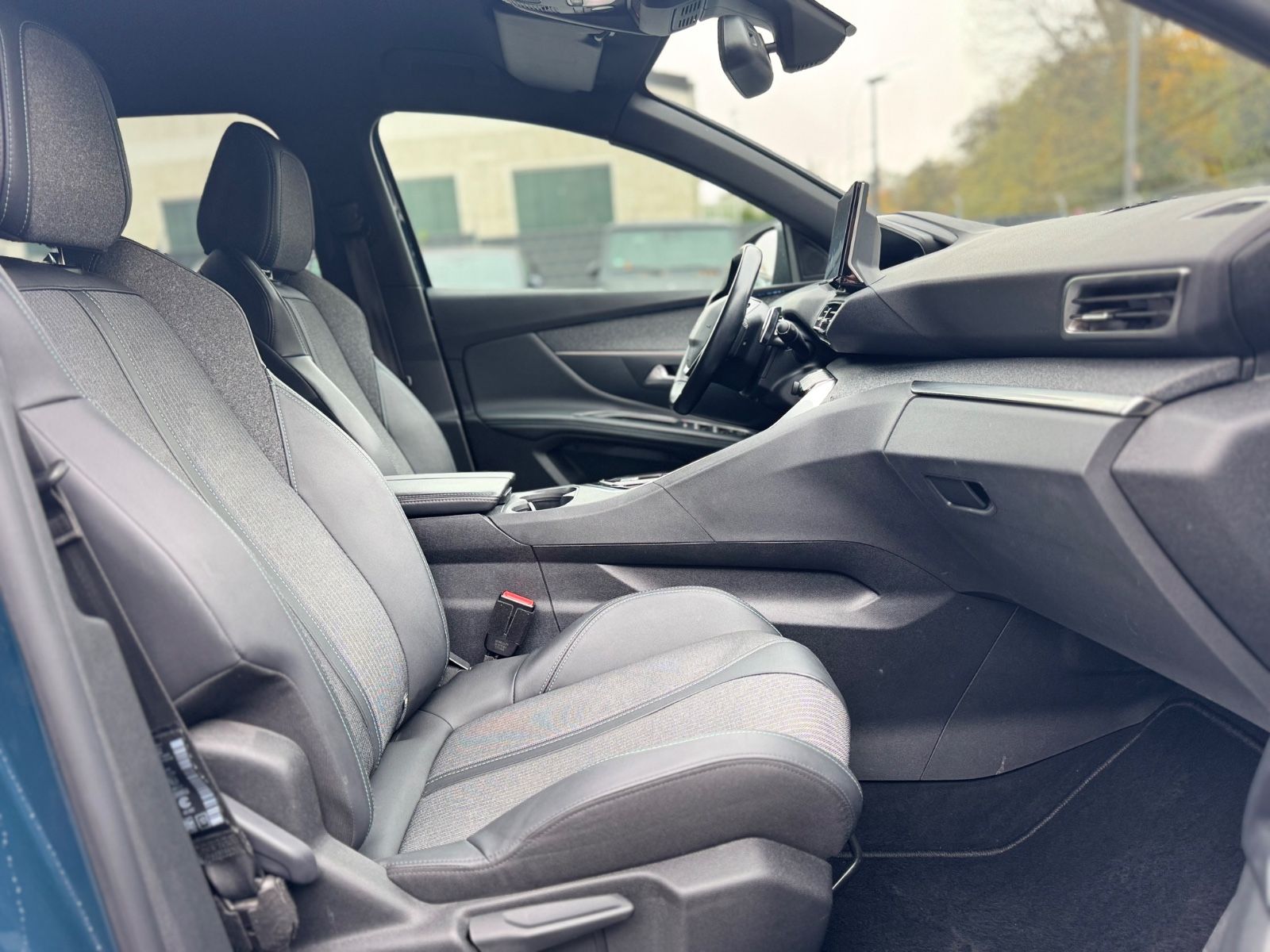 Fahrzeugabbildung Peugeot 3008 HYBRID 225 ALLURE*FACELIFT*VOLL-LED*KAMERA*