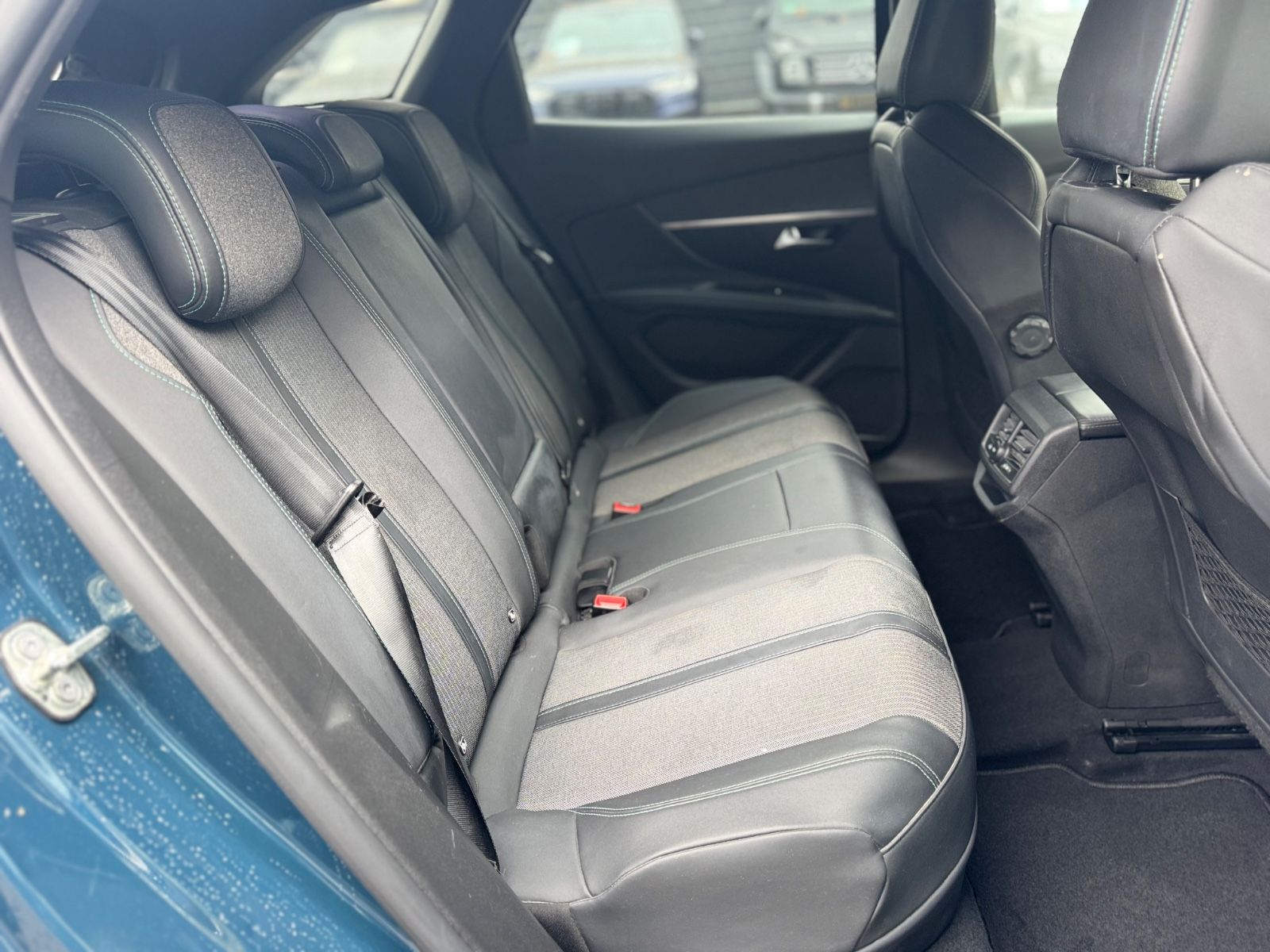 Fahrzeugabbildung Peugeot 3008 HYBRID 225 ALLURE*FACELIFT*VOLL-LED*KAMERA*