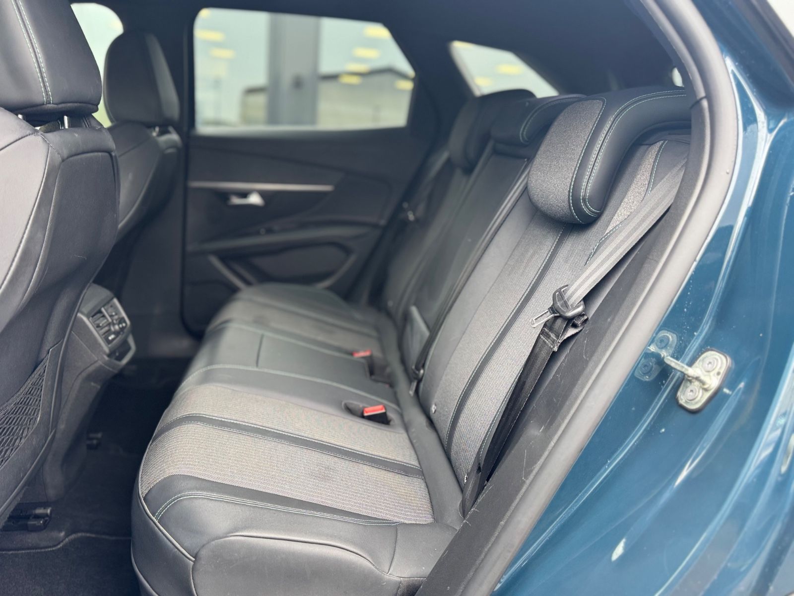 Fahrzeugabbildung Peugeot 3008 HYBRID 225 ALLURE*FACELIFT*VOLL-LED*KAMERA*