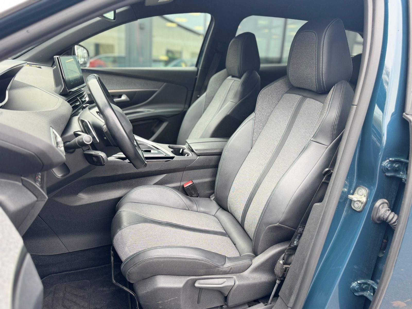 Fahrzeugabbildung Peugeot 3008 HYBRID 225 ALLURE*FACELIFT*VOLL-LED*KAMERA*