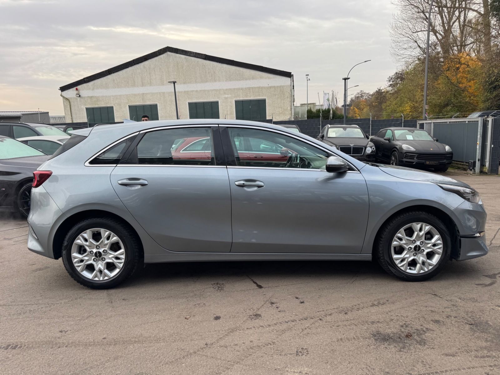 Fahrzeugabbildung Kia CEED LIM*ASSIST PACK*KAMERA*SPORTSITZE*1HD