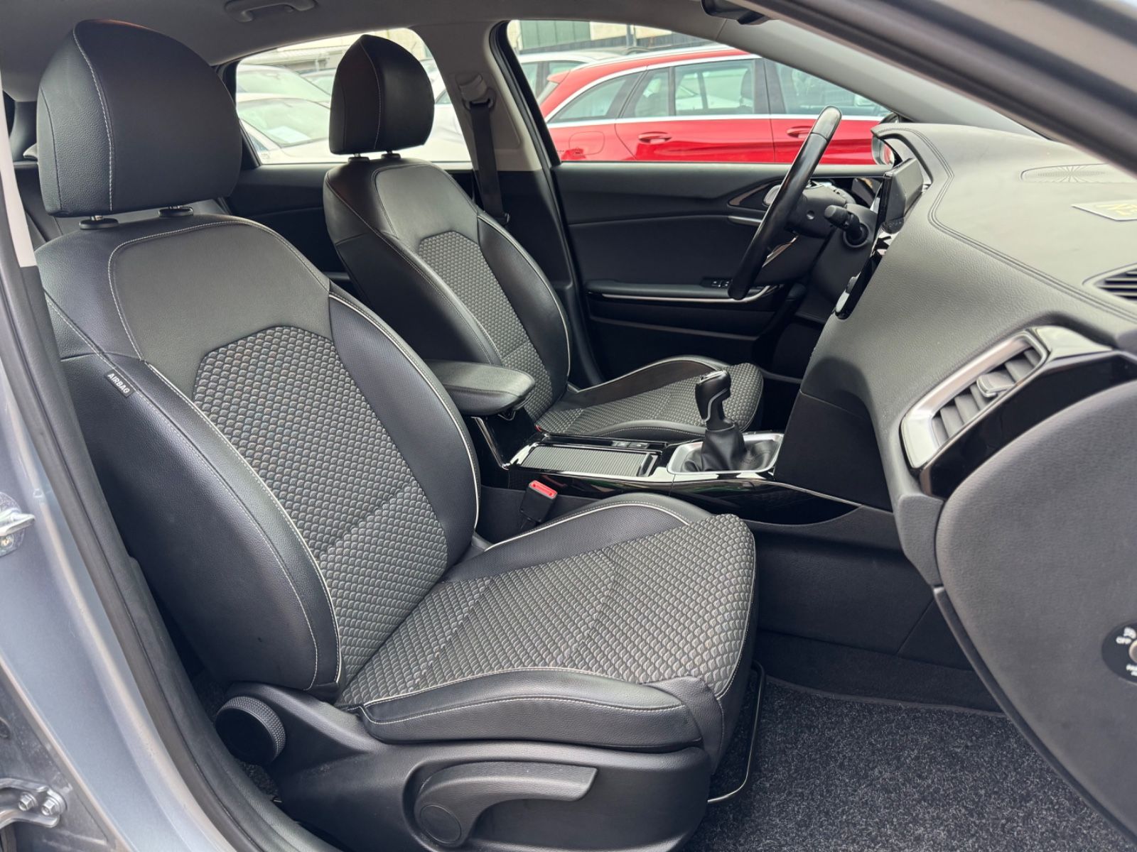 Fahrzeugabbildung Kia CEED LIM*ASSIST PACK*KAMERA*SPORTSITZE*1HD