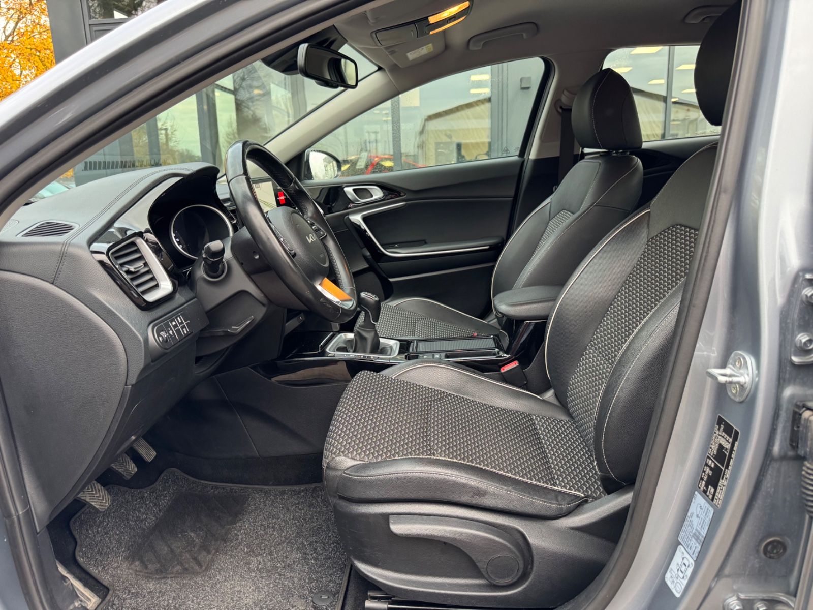 Fahrzeugabbildung Kia CEED LIM*ASSIST PACK*KAMERA*SPORTSITZE*1HD