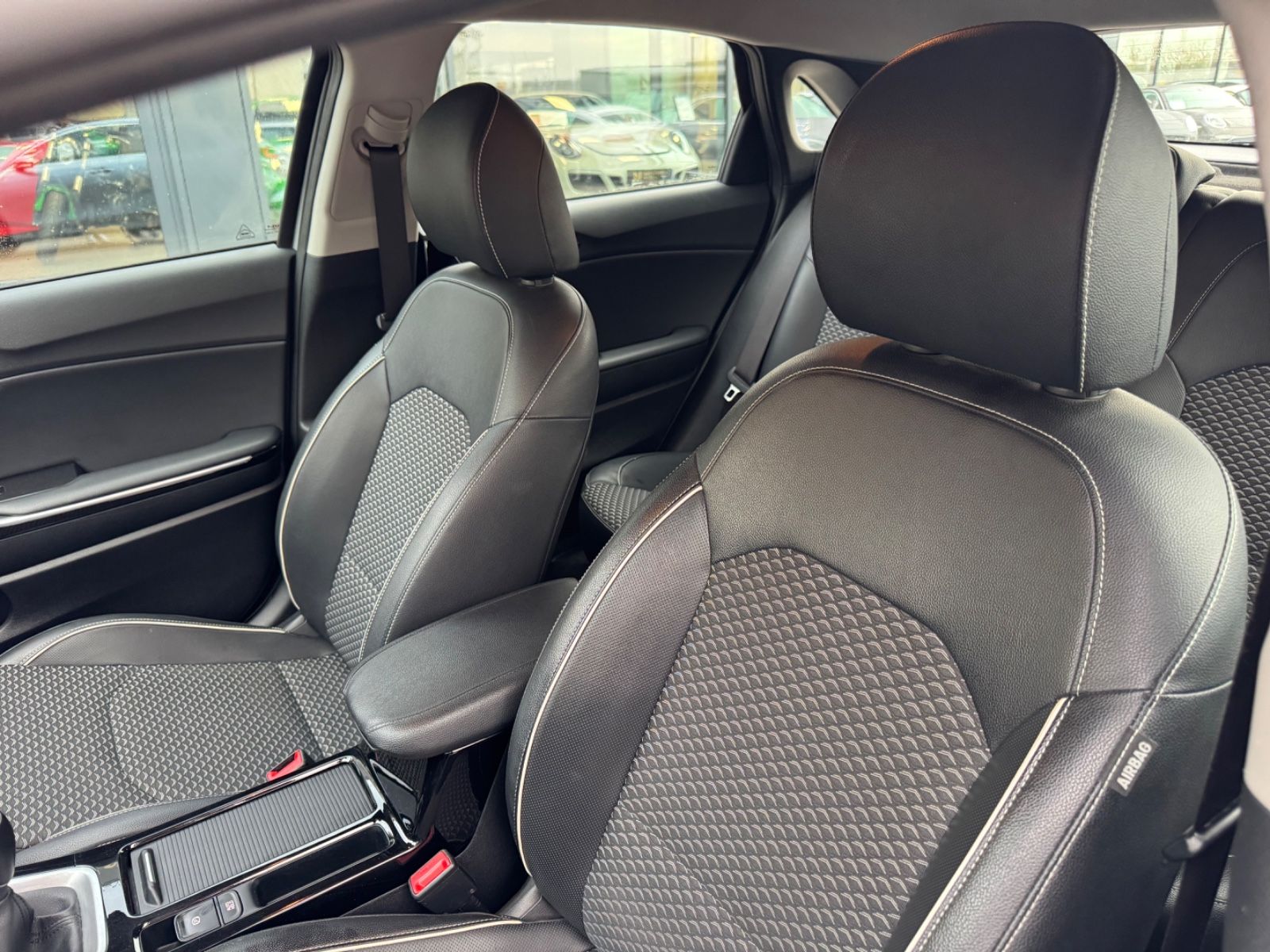 Fahrzeugabbildung Kia CEED LIM*ASSIST PACK*KAMERA*SPORTSITZE*1HD