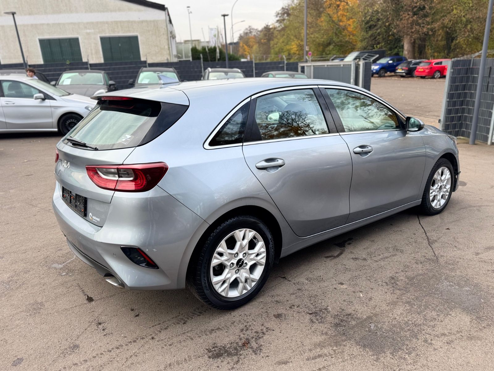 Fahrzeugabbildung Kia CEED LIM*ASSIST PACK*KAMERA*SPORTSITZE*1HD