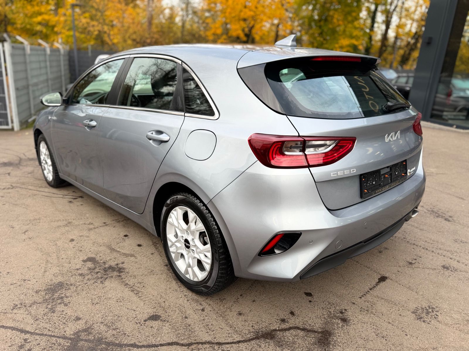 Fahrzeugabbildung Kia CEED LIM*ASSIST PACK*KAMERA*SPORTSITZE*1HD