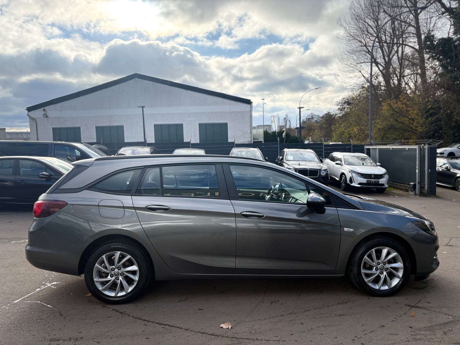 Fahrzeugabbildung Opel ASTRA K SPORTS TOURER EDITION*AUT*PDC*NAVI*1.HD*