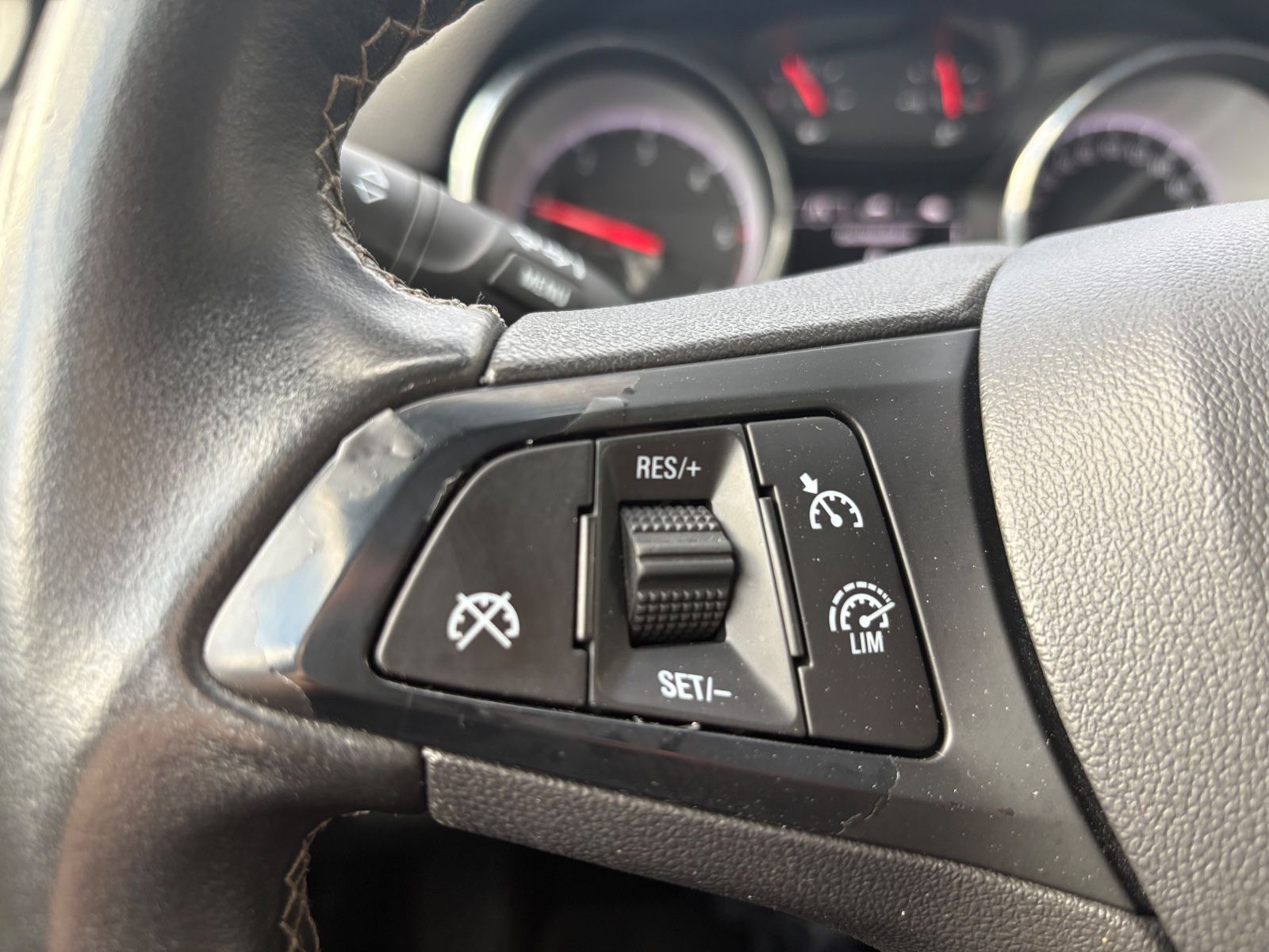 Fahrzeugabbildung Opel ASTRA K SPORTS TOURER EDITION*AUT*PDC*NAVI*1.HD*