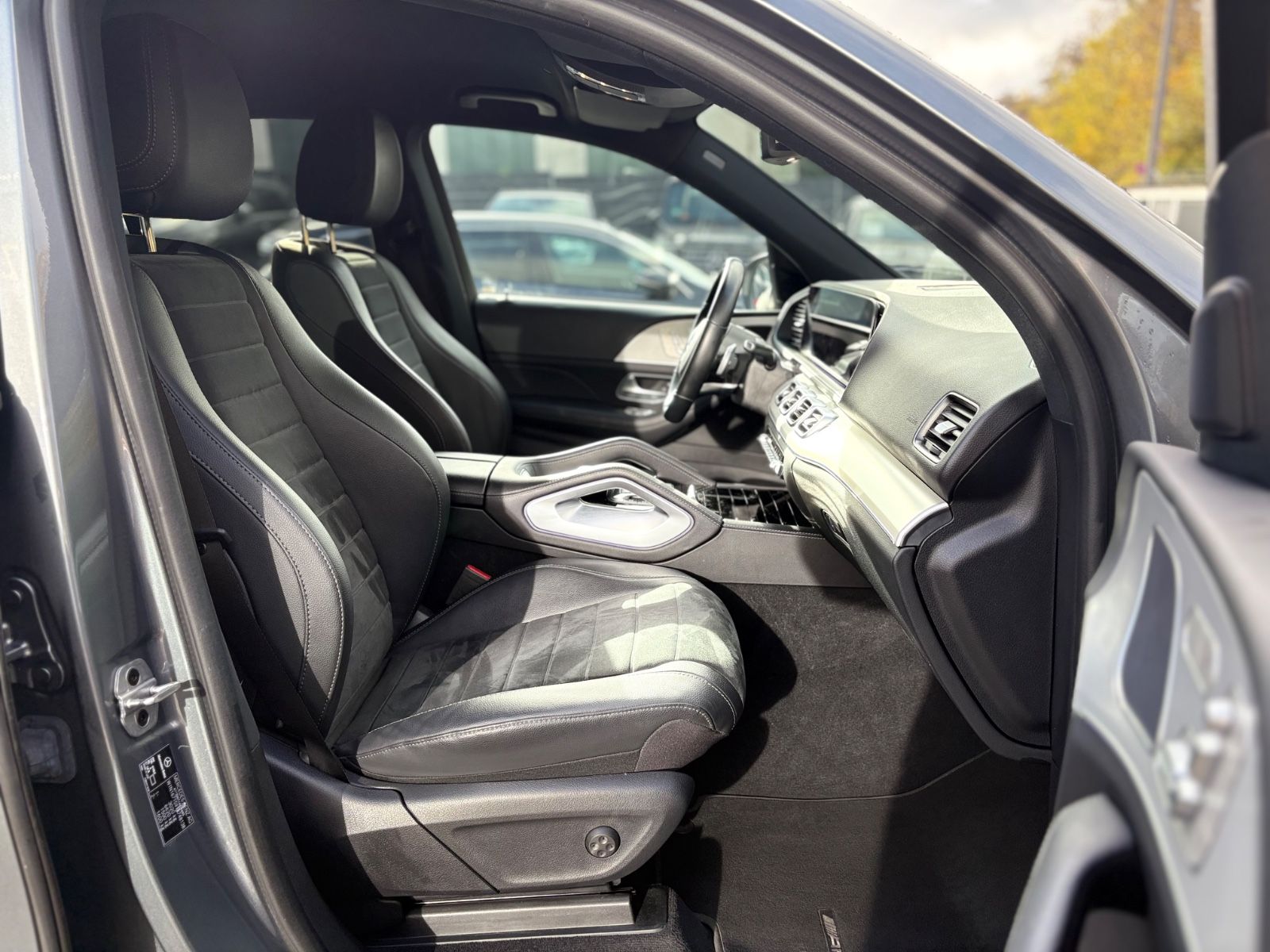 Fahrzeugabbildung Mercedes-Benz GLE 450 4M AMG-LINE*AIRMATIC*EL.AHK*DISTRONIC*