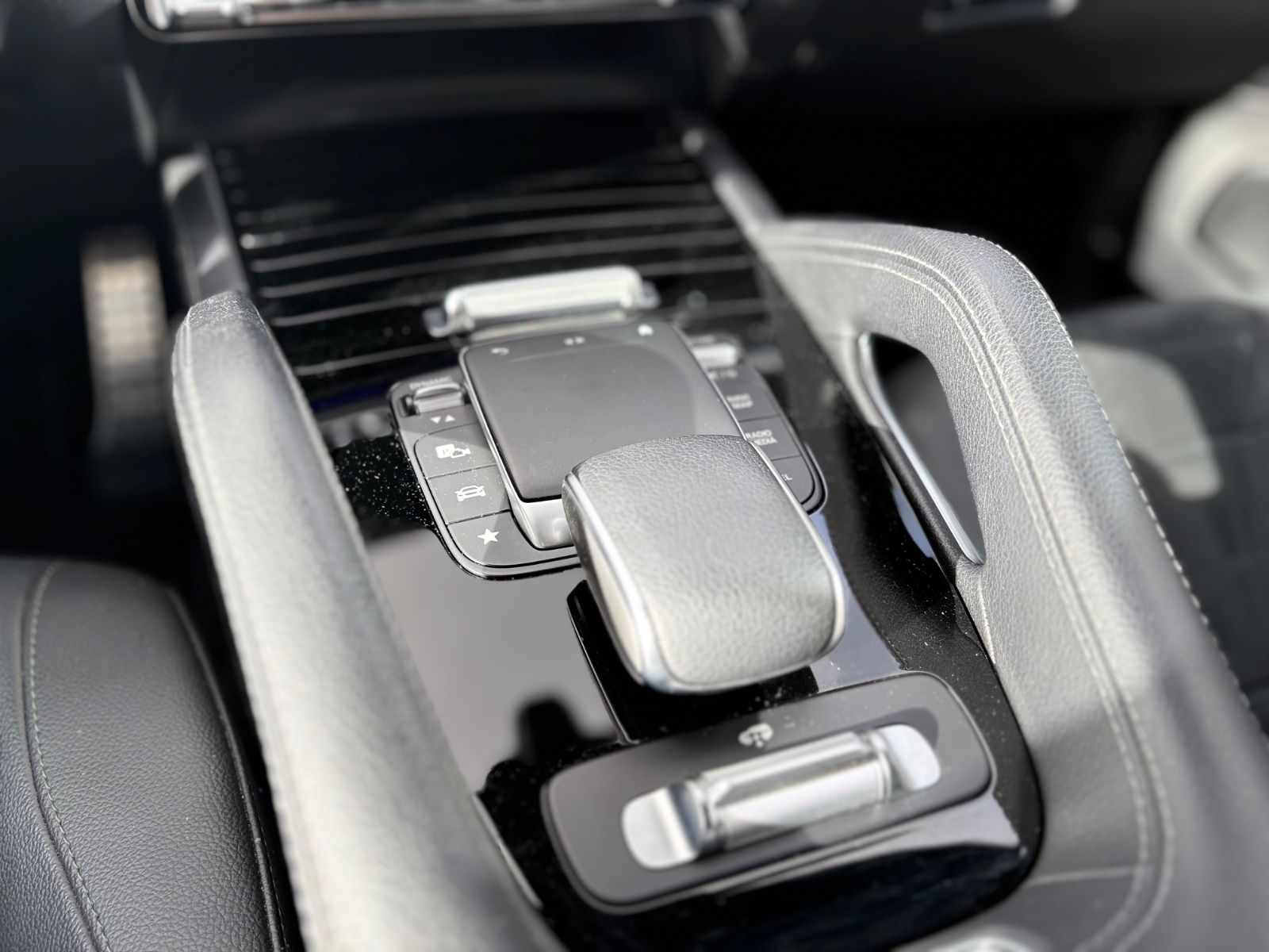 Fahrzeugabbildung Mercedes-Benz GLE 450 4M AMG-LINE*AIRMATIC*EL.AHK*DISTRONIC*