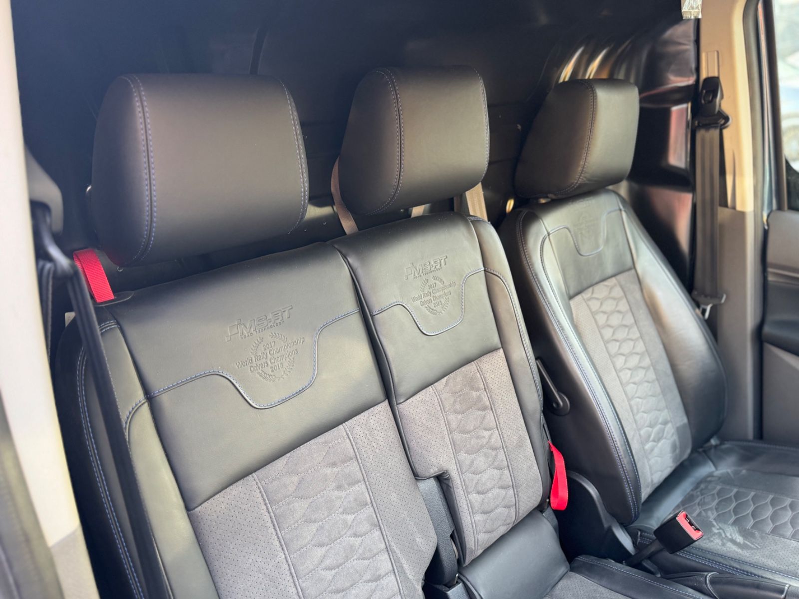 Fahrzeugabbildung Ford TRANSIT CONNECT LIMITED MS RT-SPORT*R-KAMERA*