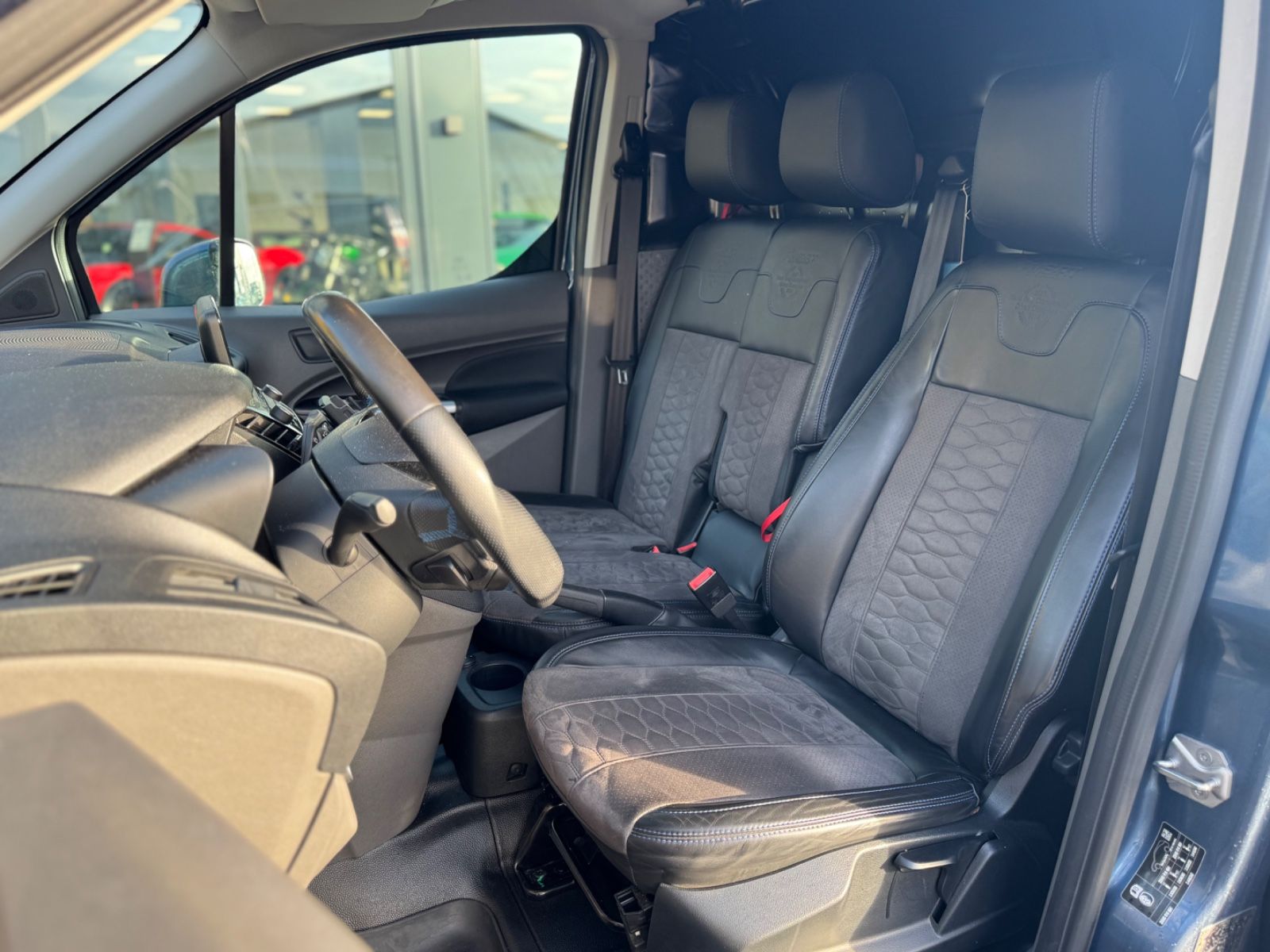 Fahrzeugabbildung Ford TRANSIT CONNECT LIMITED MS RT-SPORT*R-KAMERA*
