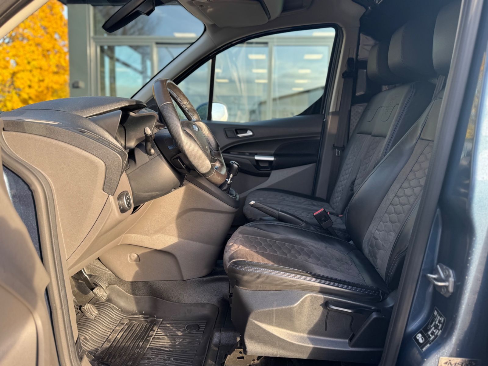 Fahrzeugabbildung Ford TRANSIT CONNECT LIMITED MS RT-SPORT*R-KAMERA*