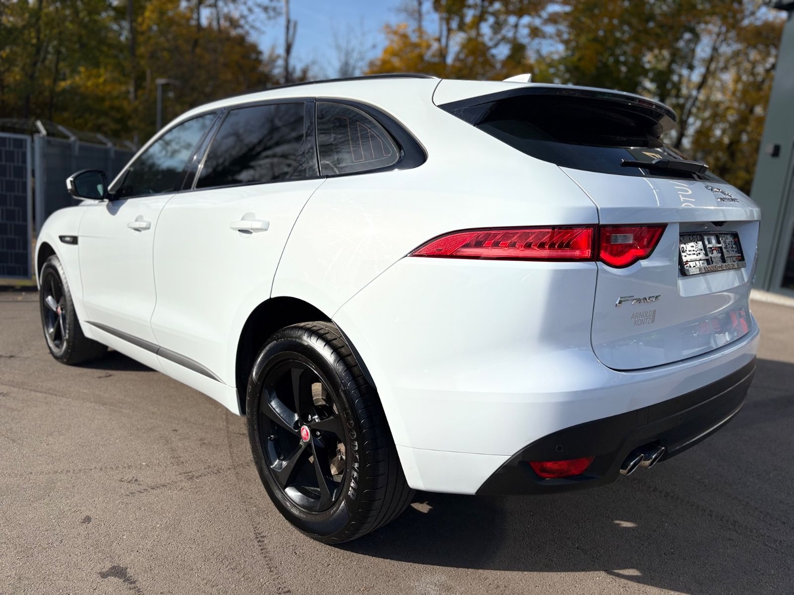 Fahrzeugabbildung Jaguar F-PACE R-DYNAMIC AWD *1.HAND*