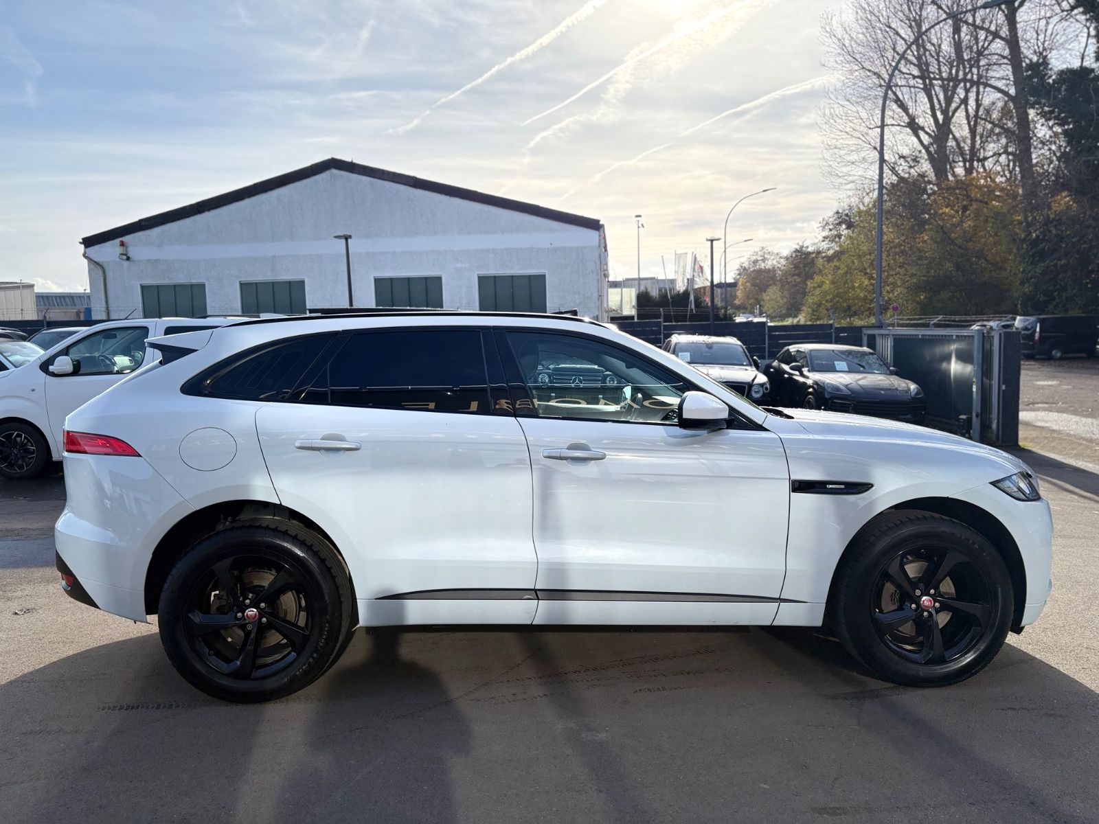 Fahrzeugabbildung Jaguar F-PACE R-DYNAMIC AWD *1.HAND*