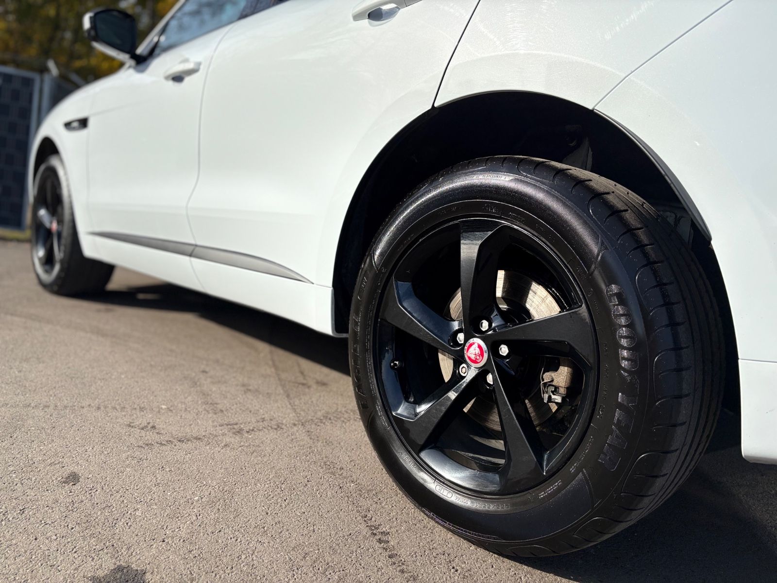 Fahrzeugabbildung Jaguar F-PACE R-DYNAMIC AWD *1.HAND*