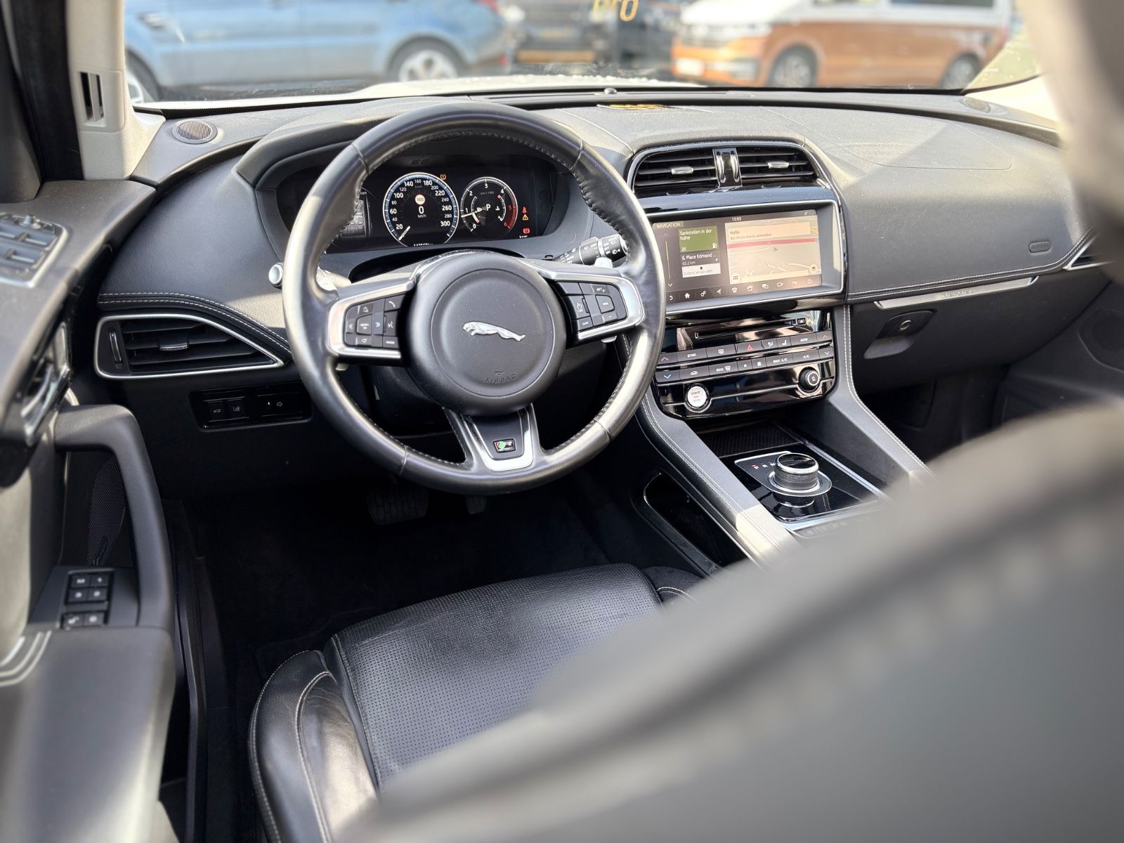 Fahrzeugabbildung Jaguar F-PACE R-DYNAMIC AWD *1.HAND*