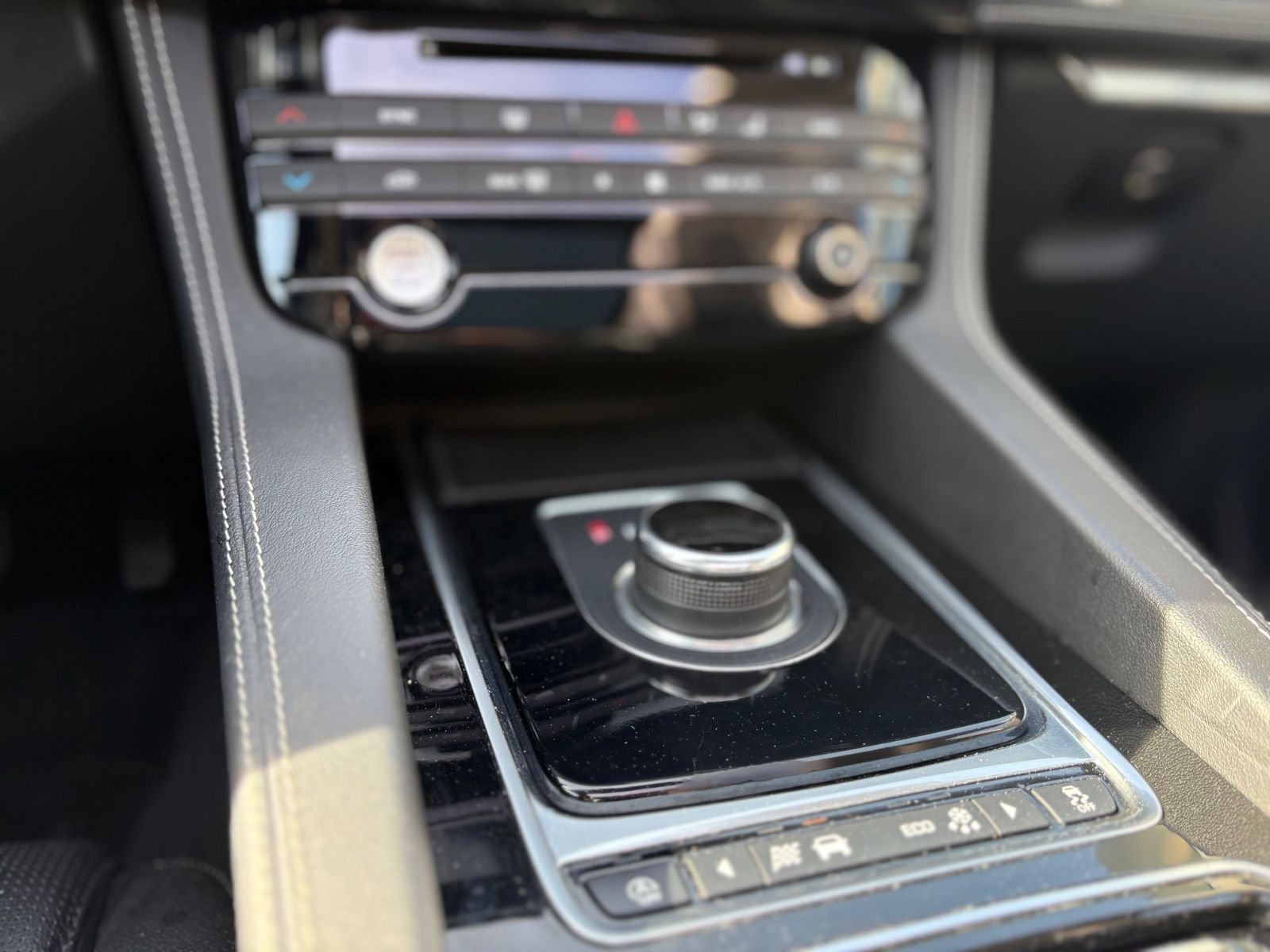 Fahrzeugabbildung Jaguar F-PACE R-DYNAMIC AWD *1.HAND*