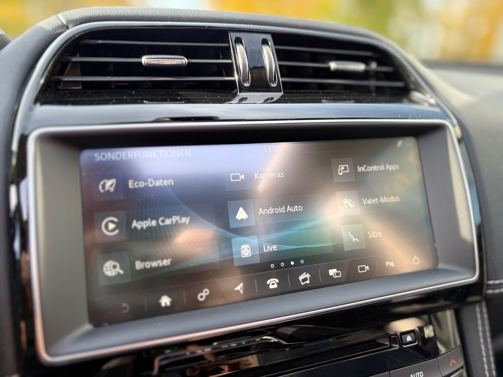 Fahrzeugabbildung Jaguar F-PACE R-DYNAMIC AWD *1.HAND*