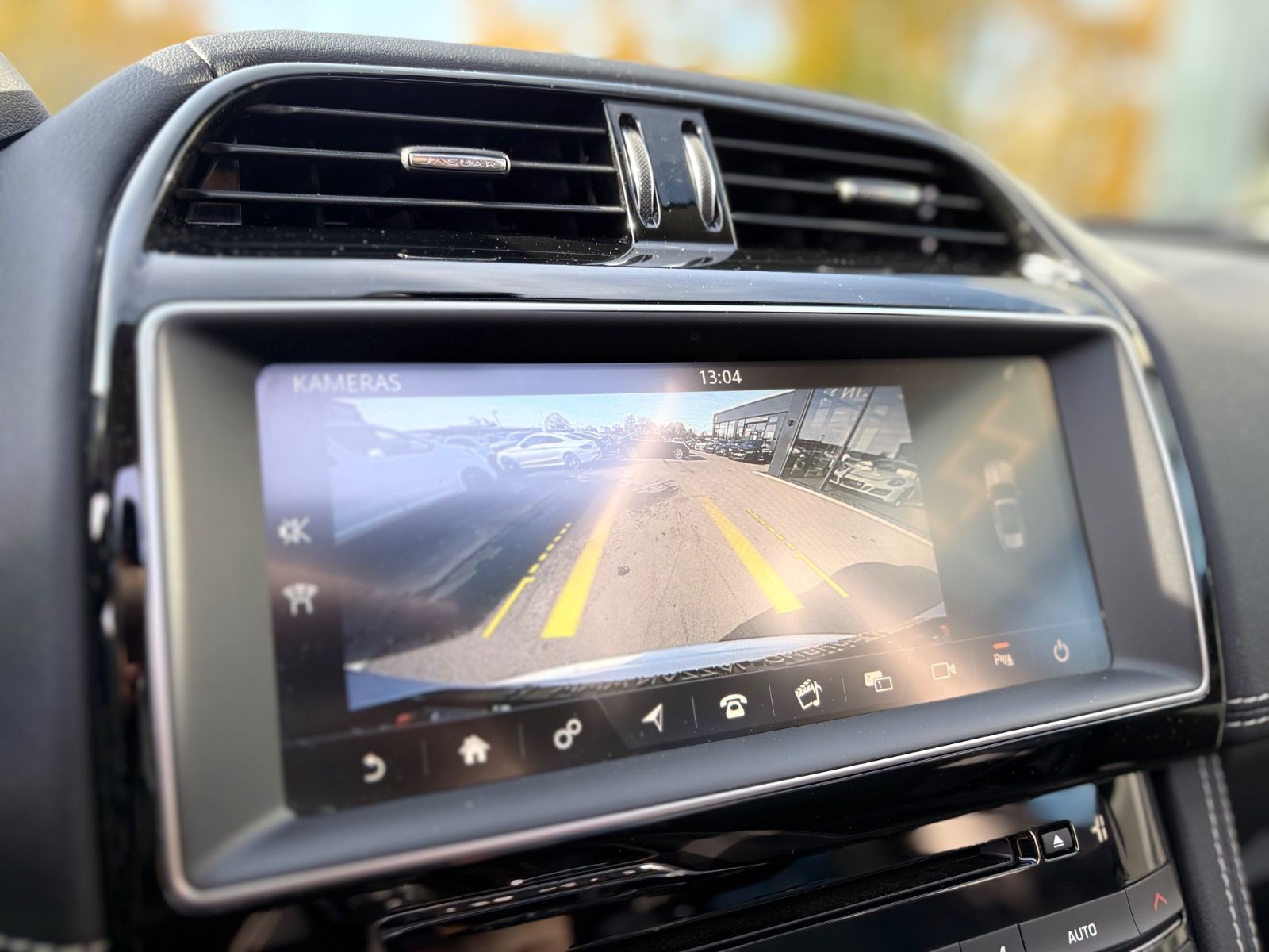 Fahrzeugabbildung Jaguar F-PACE R-DYNAMIC AWD *1.HAND*