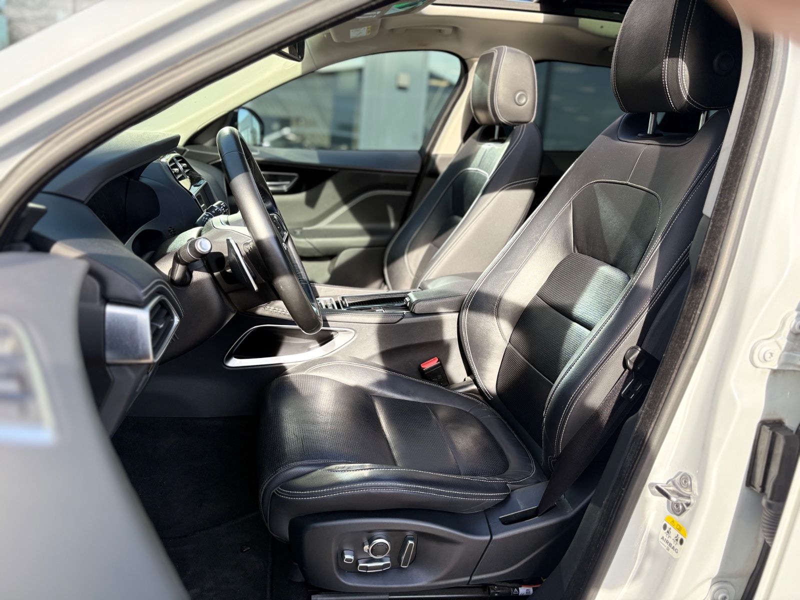 Fahrzeugabbildung Jaguar F-PACE R-DYNAMIC AWD *1.HAND*