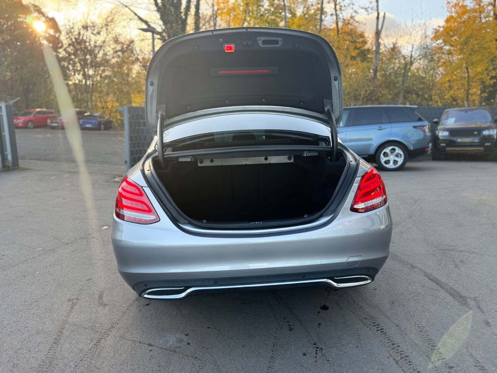 Fahrzeugabbildung Mercedes-Benz C180 CGI LIMOUSINE AVANTGARDE*LED*NAVI*R-KAMERA*