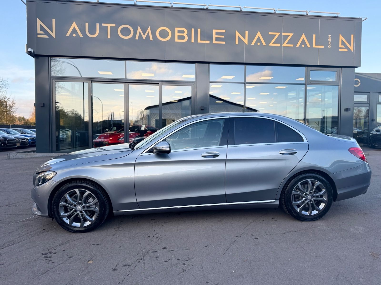 Fahrzeugabbildung Mercedes-Benz C180 CGI LIMOUSINE AVANTGARDE*LED*NAVI*R-KAMERA*