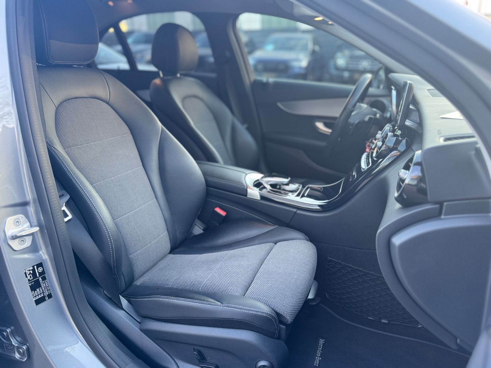 Fahrzeugabbildung Mercedes-Benz C180 CGI LIMOUSINE AVANTGARDE*LED*NAVI*R-KAMERA*