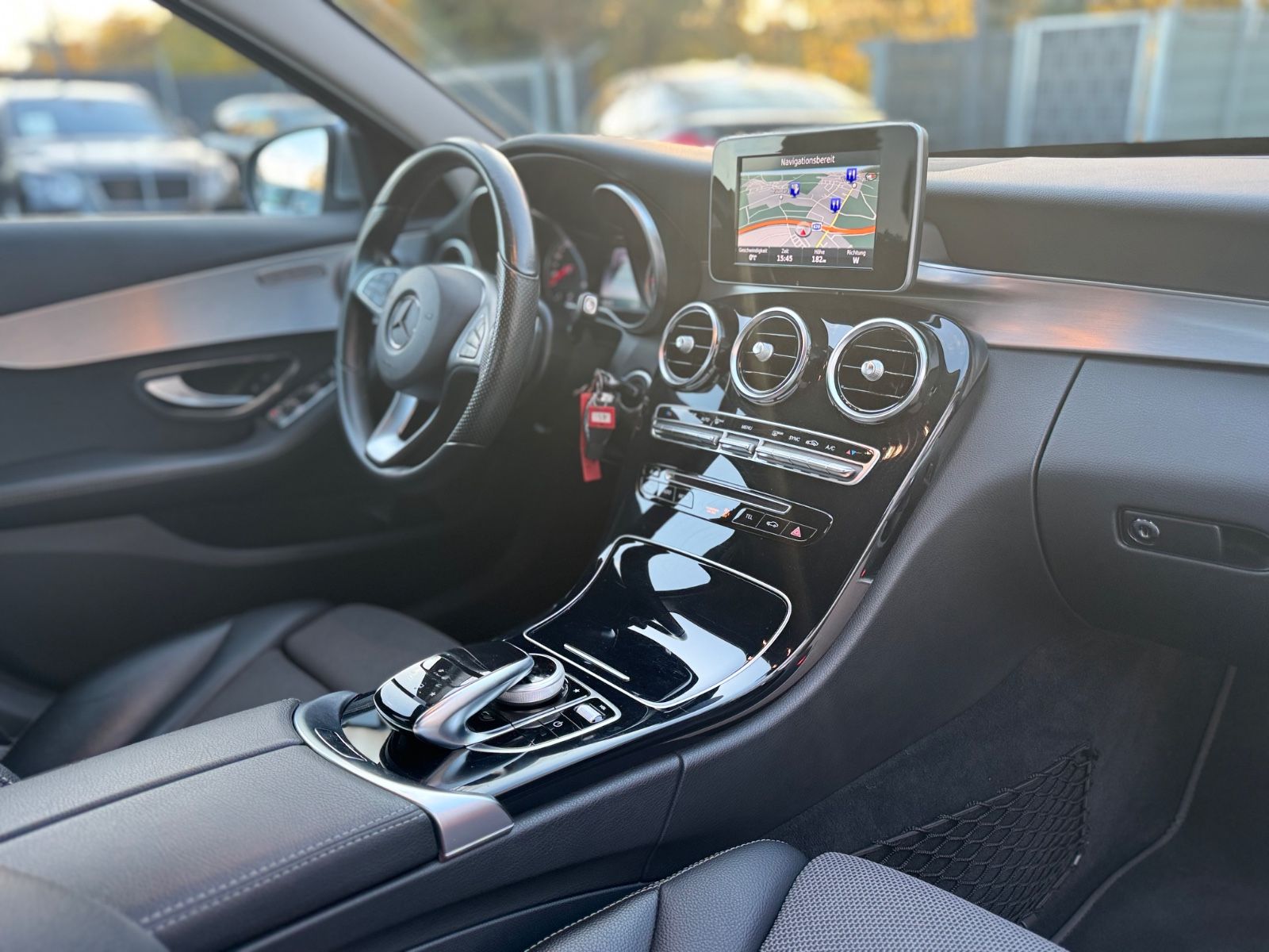 Fahrzeugabbildung Mercedes-Benz C180 CGI LIMOUSINE AVANTGARDE*LED*NAVI*R-KAMERA*