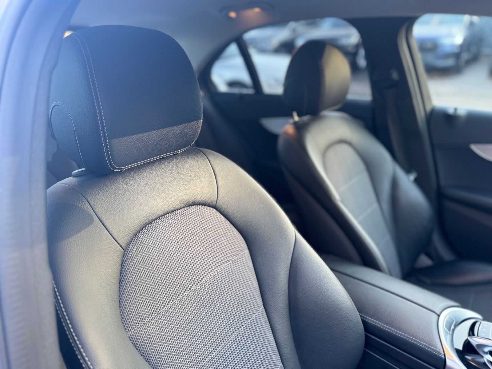 Fahrzeugabbildung Mercedes-Benz C180 CGI LIMOUSINE AVANTGARDE*LED*NAVI*R-KAMERA*