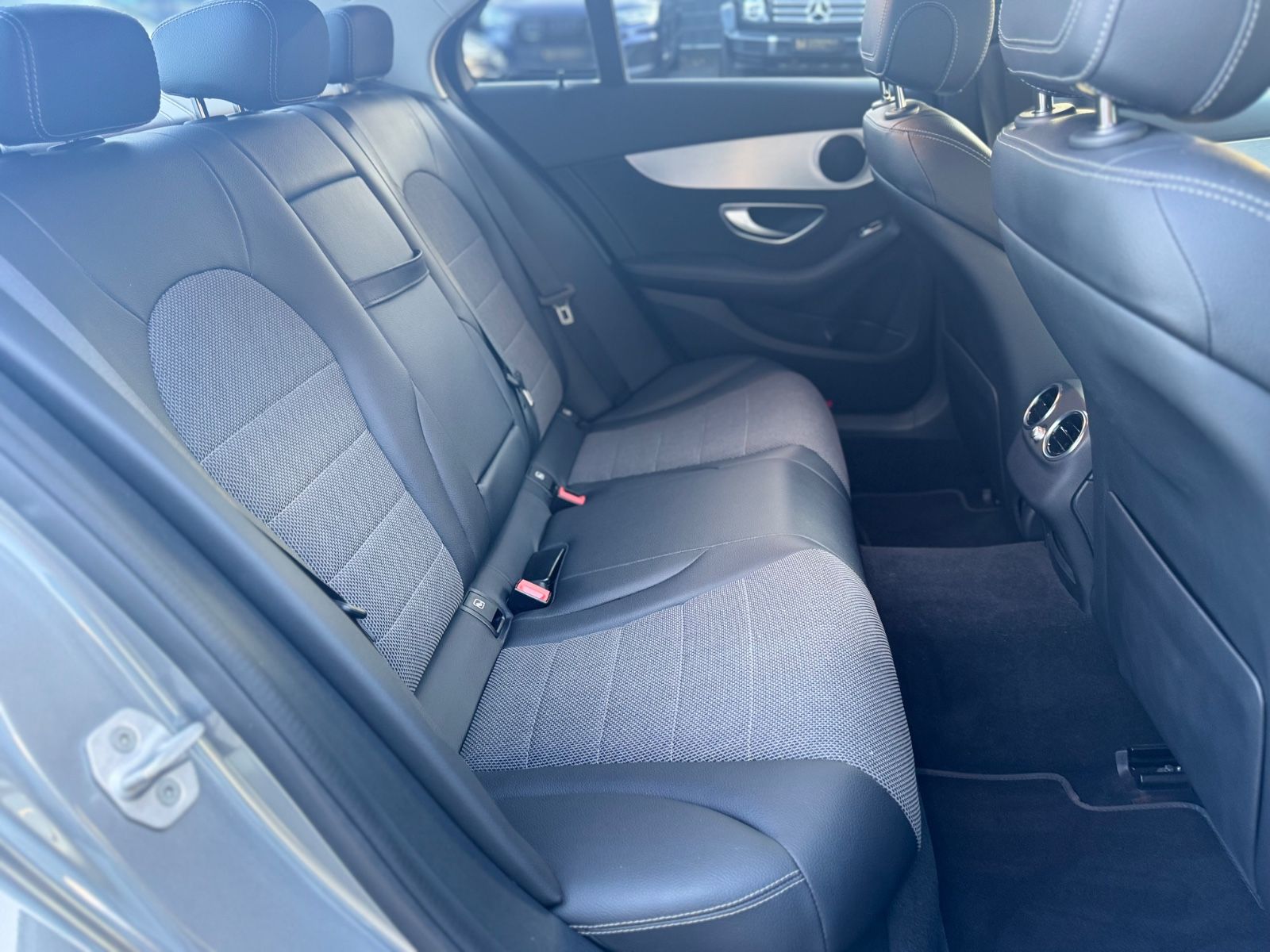 Fahrzeugabbildung Mercedes-Benz C180 CGI LIMOUSINE AVANTGARDE*LED*NAVI*R-KAMERA*