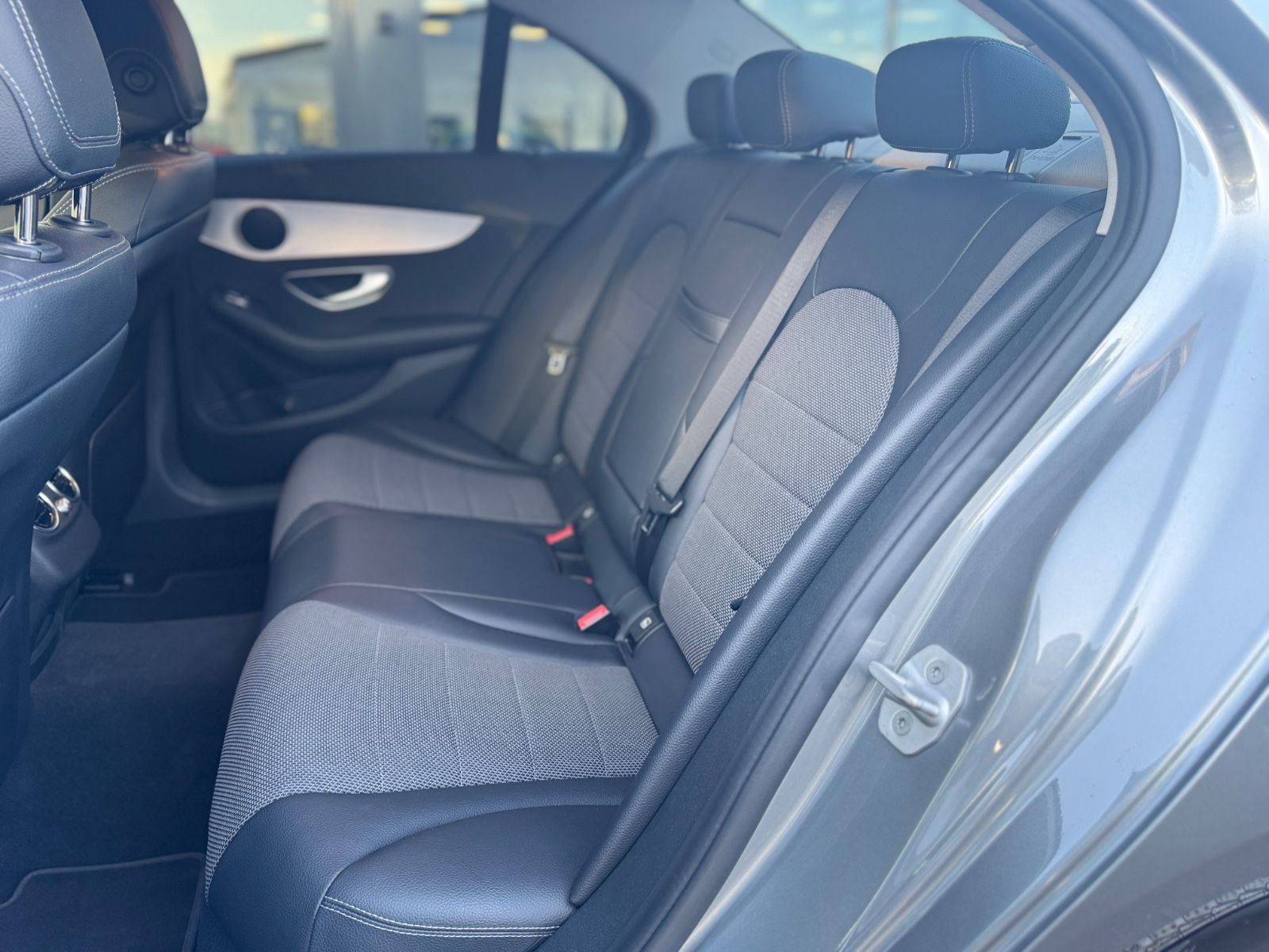 Fahrzeugabbildung Mercedes-Benz C180 CGI LIMOUSINE AVANTGARDE*LED*NAVI*R-KAMERA*