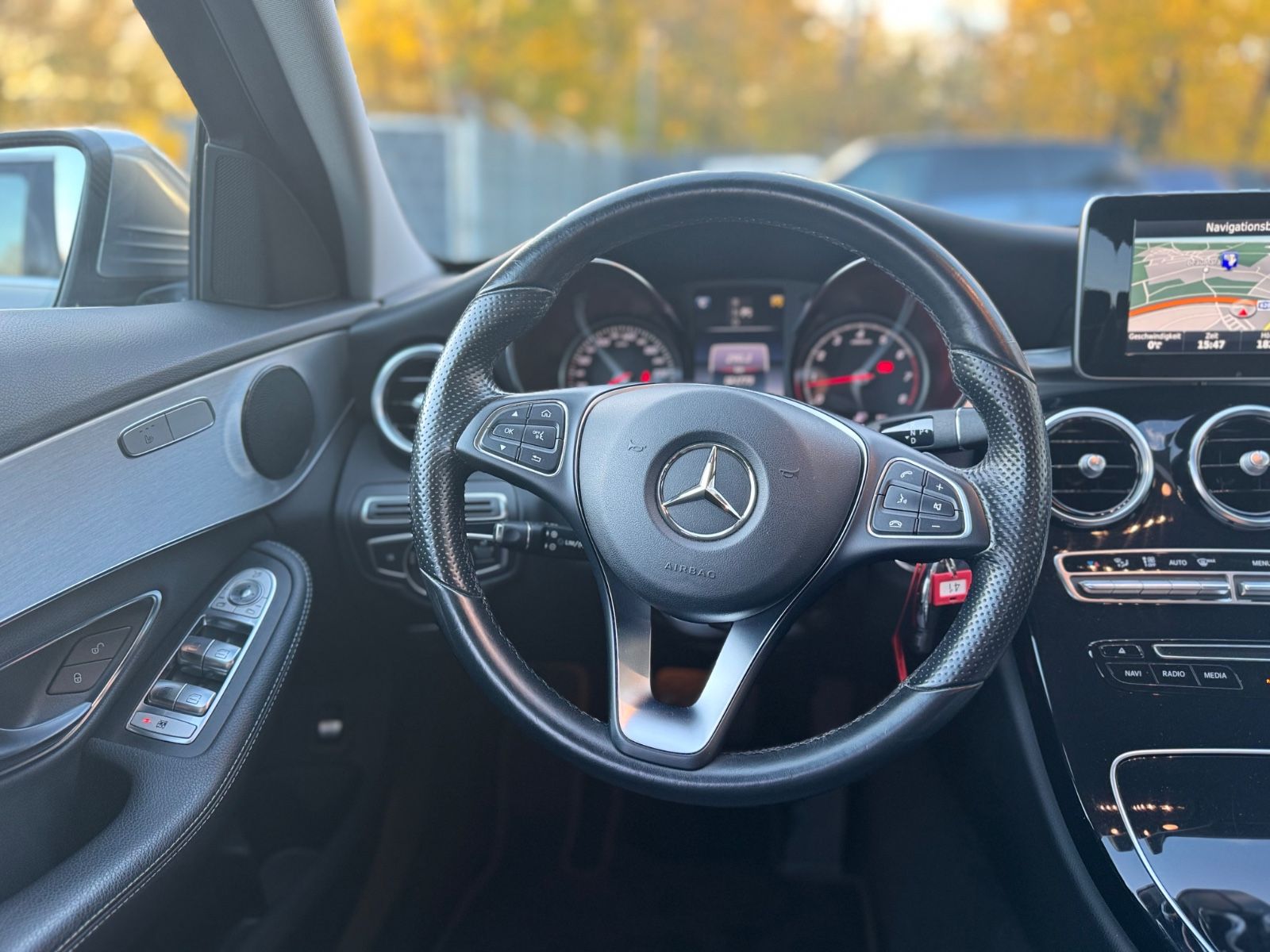 Fahrzeugabbildung Mercedes-Benz C180 CGI LIMOUSINE AVANTGARDE*LED*NAVI*R-KAMERA*