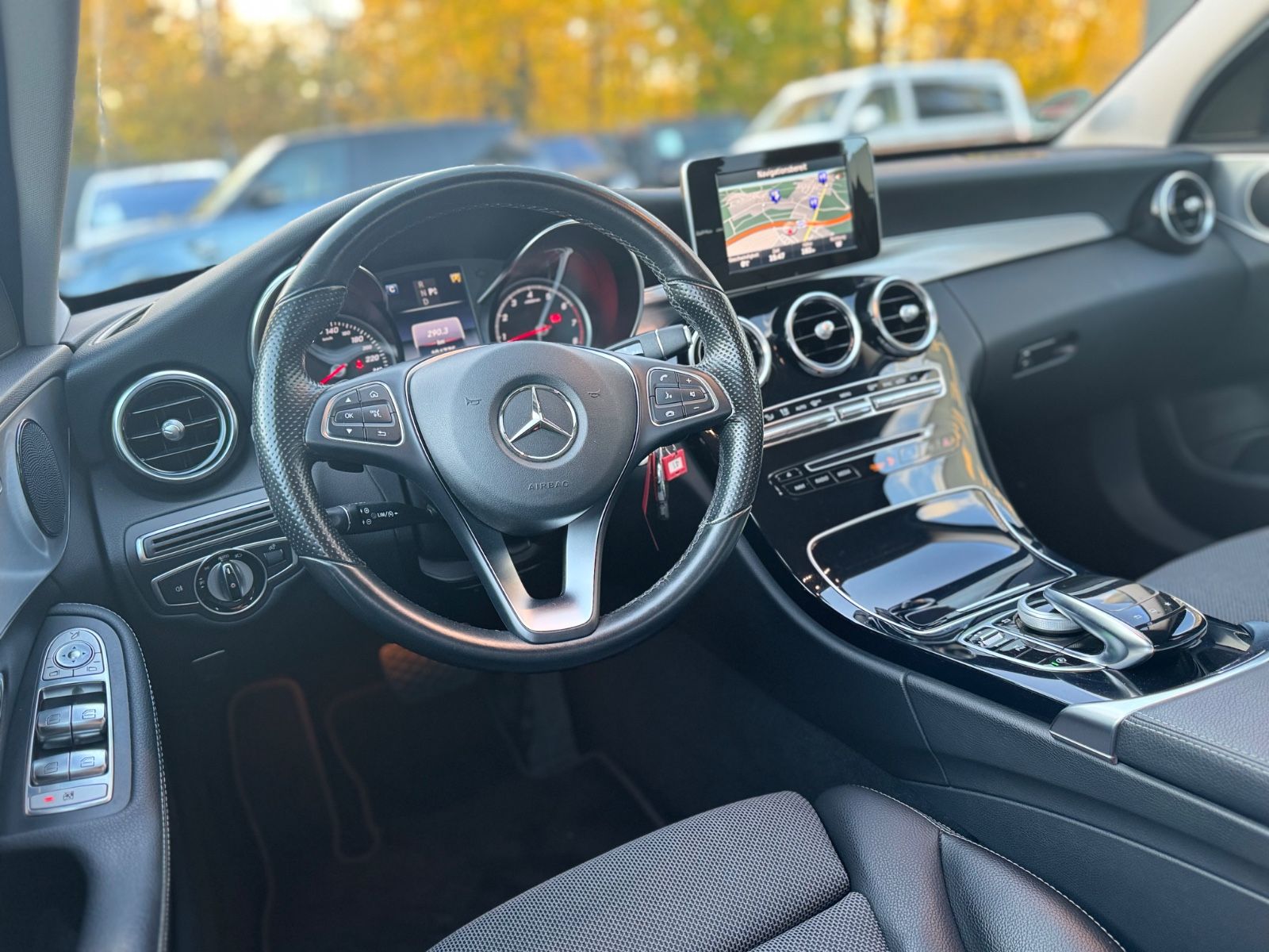 Fahrzeugabbildung Mercedes-Benz C180 CGI LIMOUSINE AVANTGARDE*LED*NAVI*R-KAMERA*