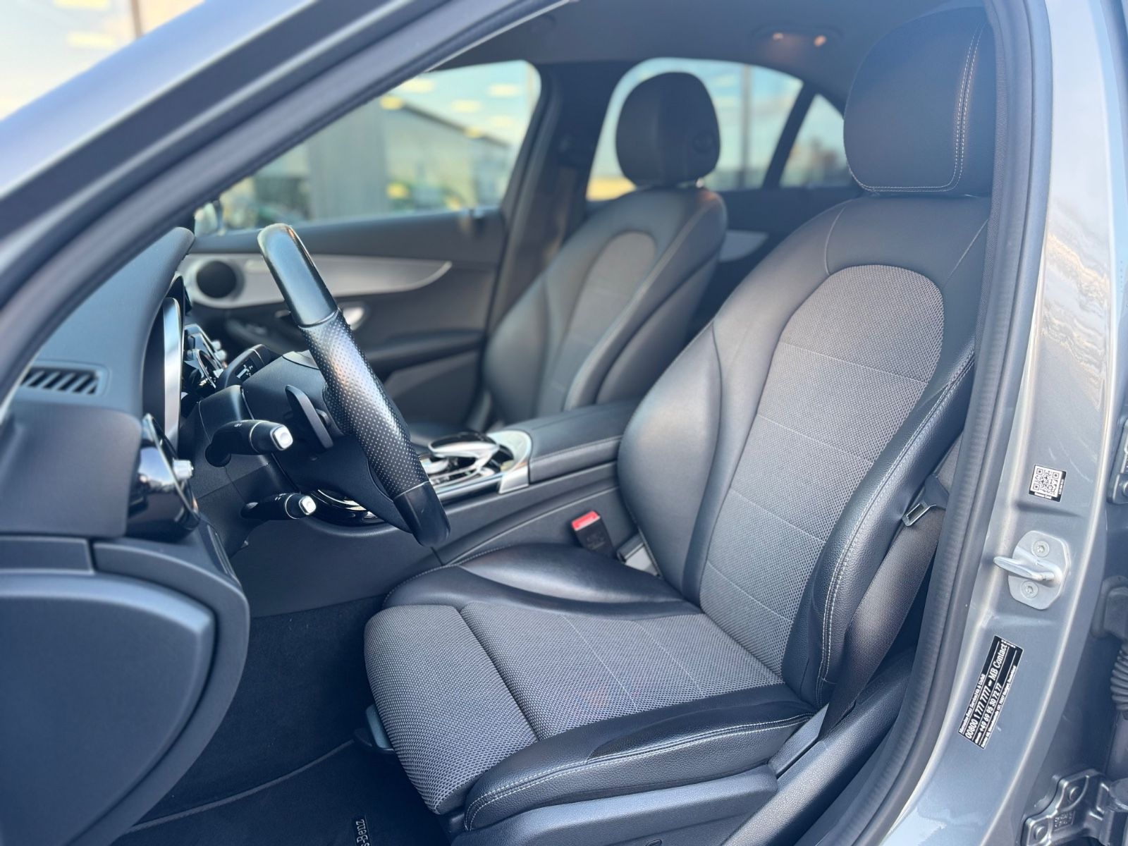 Fahrzeugabbildung Mercedes-Benz C180 CGI LIMOUSINE AVANTGARDE*LED*NAVI*R-KAMERA*