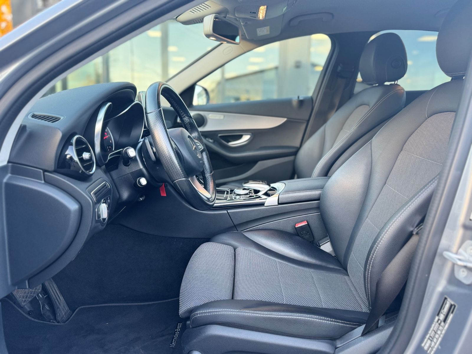 Fahrzeugabbildung Mercedes-Benz C180 CGI LIMOUSINE AVANTGARDE*LED*NAVI*R-KAMERA*