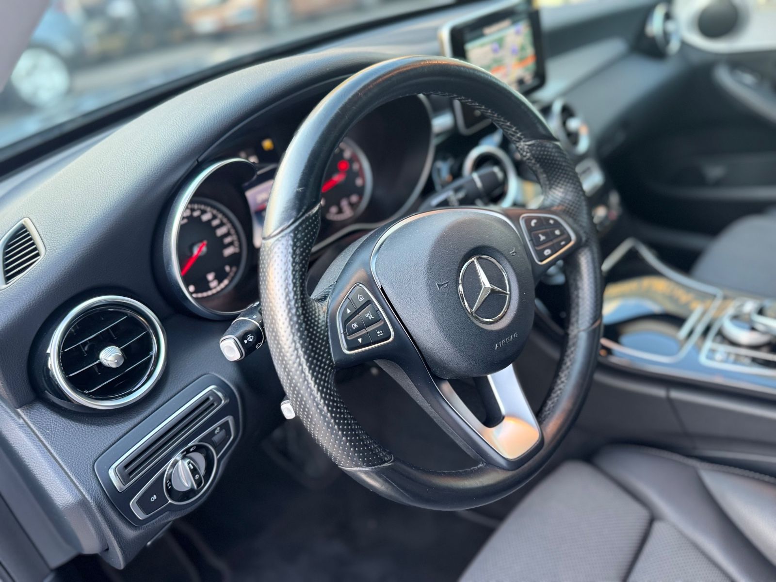 Fahrzeugabbildung Mercedes-Benz C180 CGI LIMOUSINE AVANTGARDE*LED*NAVI*R-KAMERA*