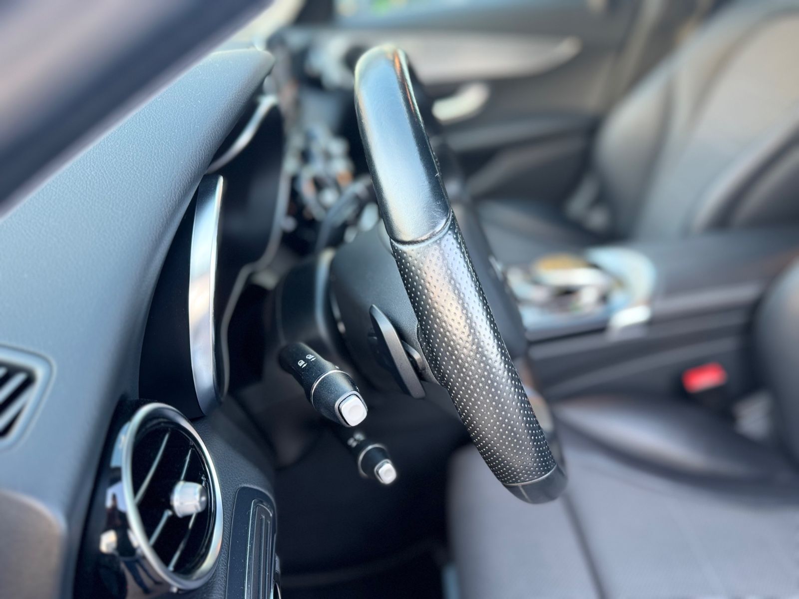 Fahrzeugabbildung Mercedes-Benz C180 CGI LIMOUSINE AVANTGARDE*LED*NAVI*R-KAMERA*