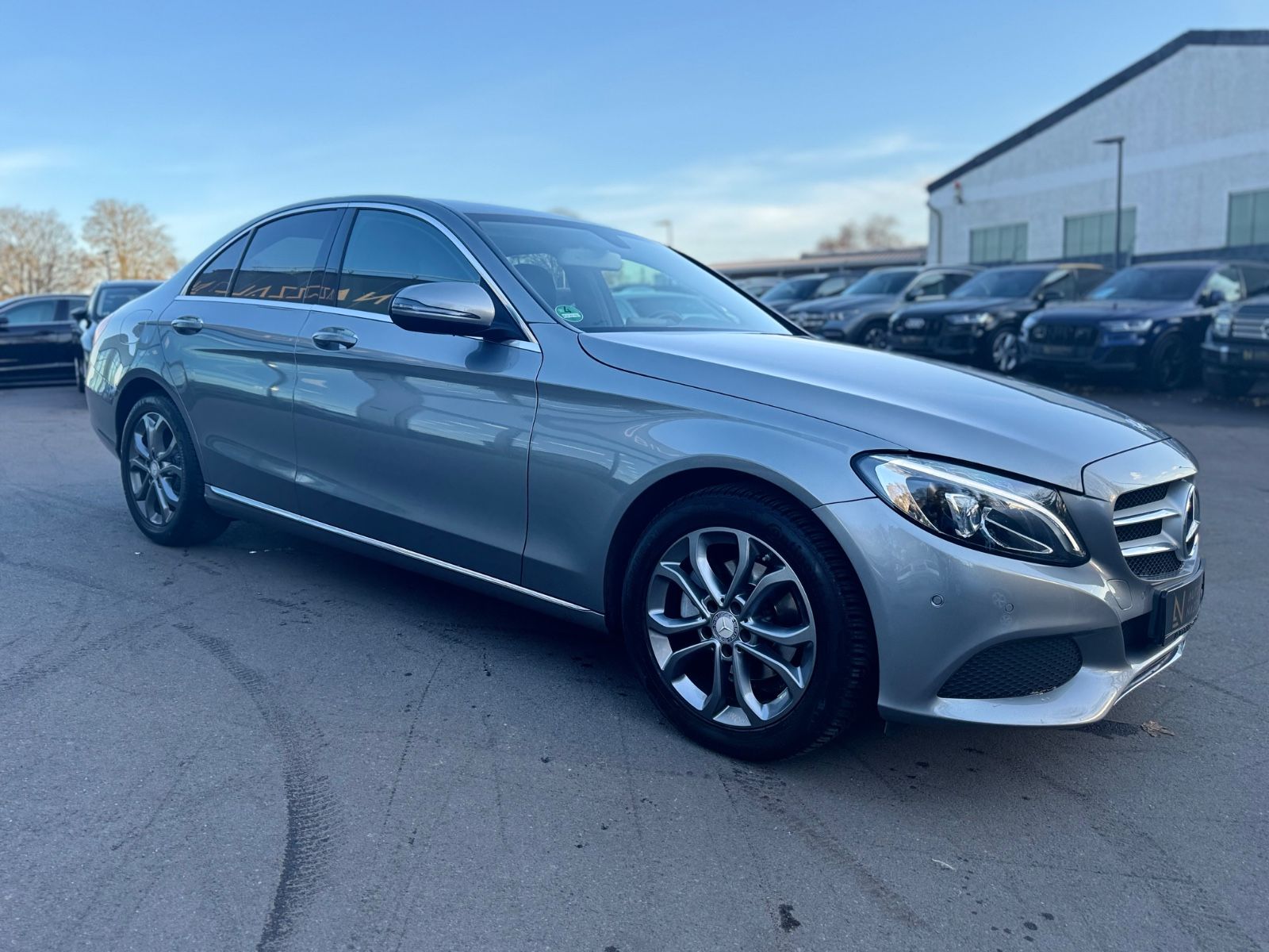 Fahrzeugabbildung Mercedes-Benz C180 CGI LIMOUSINE AVANTGARDE*LED*NAVI*R-KAMERA*