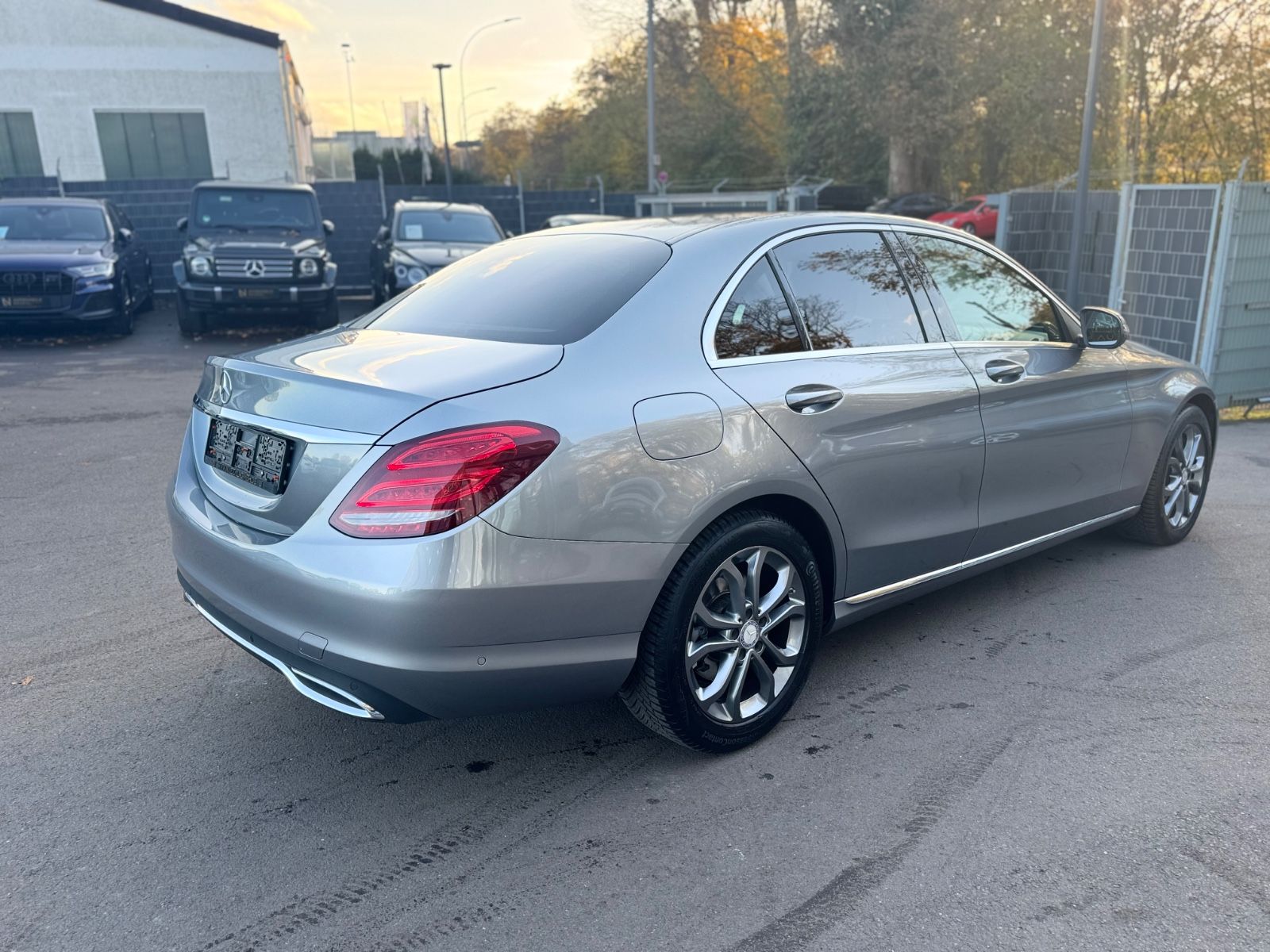 Fahrzeugabbildung Mercedes-Benz C180 CGI LIMOUSINE AVANTGARDE*LED*NAVI*R-KAMERA*