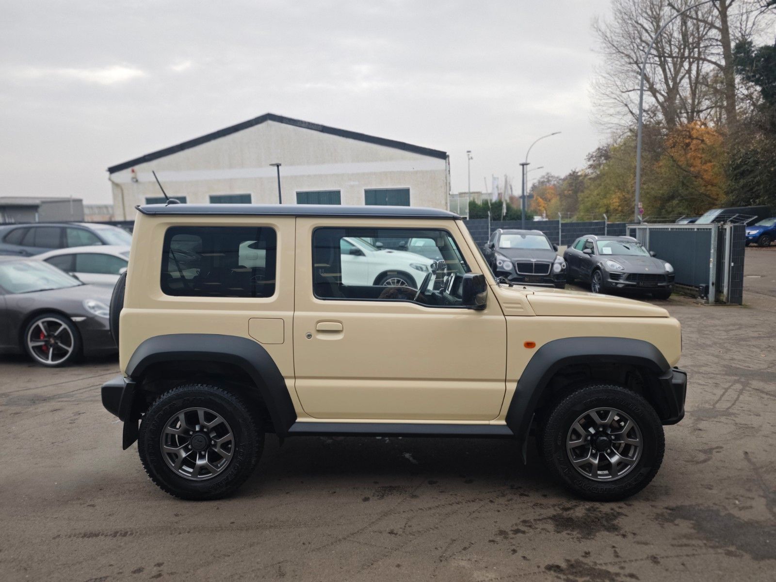 Fahrzeugabbildung Suzuki JIMNY ALLGRIP*ALLRAD*AHK*APPLE CAR*SHZ*AUTOMATIK