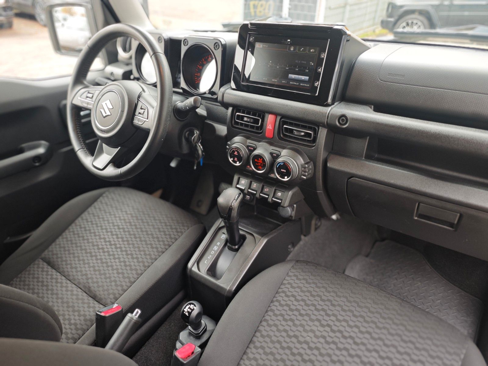 Fahrzeugabbildung Suzuki JIMNY ALLGRIP*ALLRAD*AHK*APPLE CAR*SHZ*AUTOMATIK