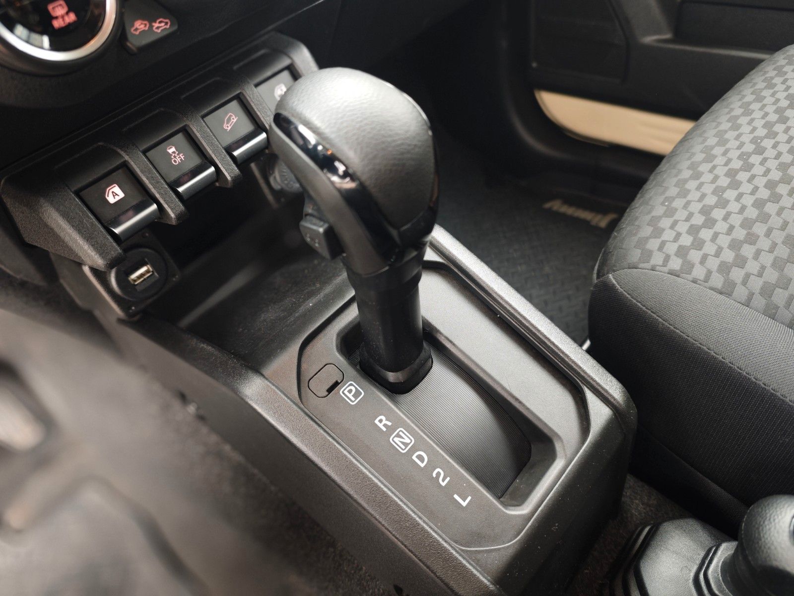 Fahrzeugabbildung Suzuki JIMNY ALLGRIP*ALLRAD*AHK*APPLE CAR*SHZ*AUTOMATIK