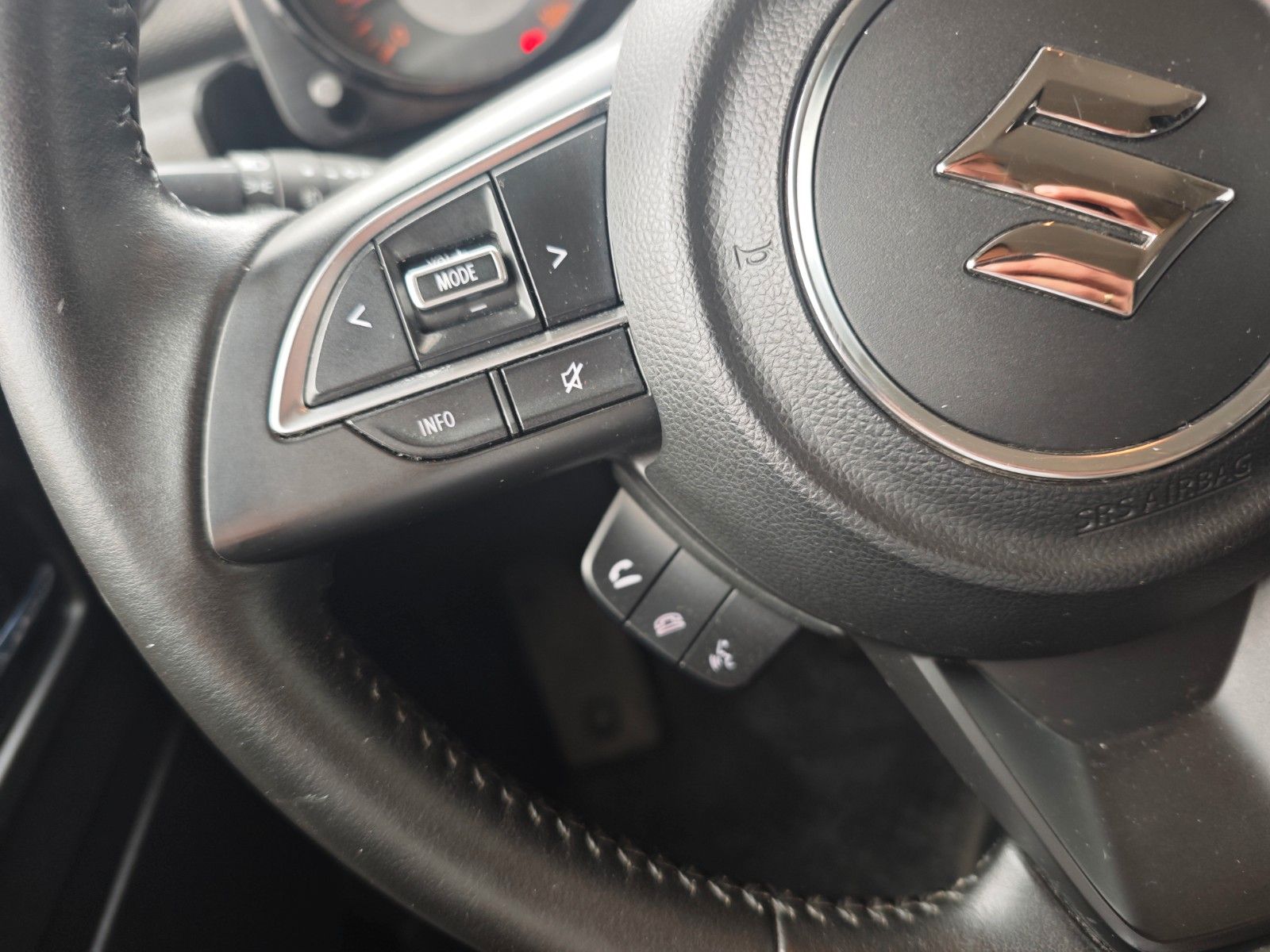 Fahrzeugabbildung Suzuki JIMNY ALLGRIP*ALLRAD*AHK*APPLE CAR*SHZ*AUTOMATIK