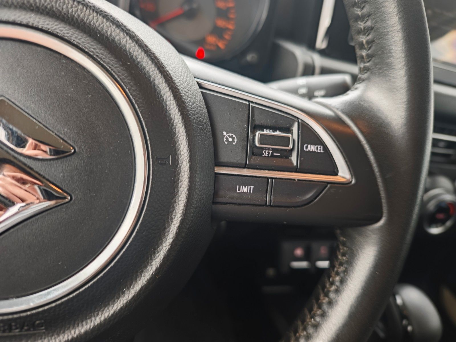 Fahrzeugabbildung Suzuki JIMNY ALLGRIP*ALLRAD*AHK*APPLE CAR*SHZ*AUTOMATIK