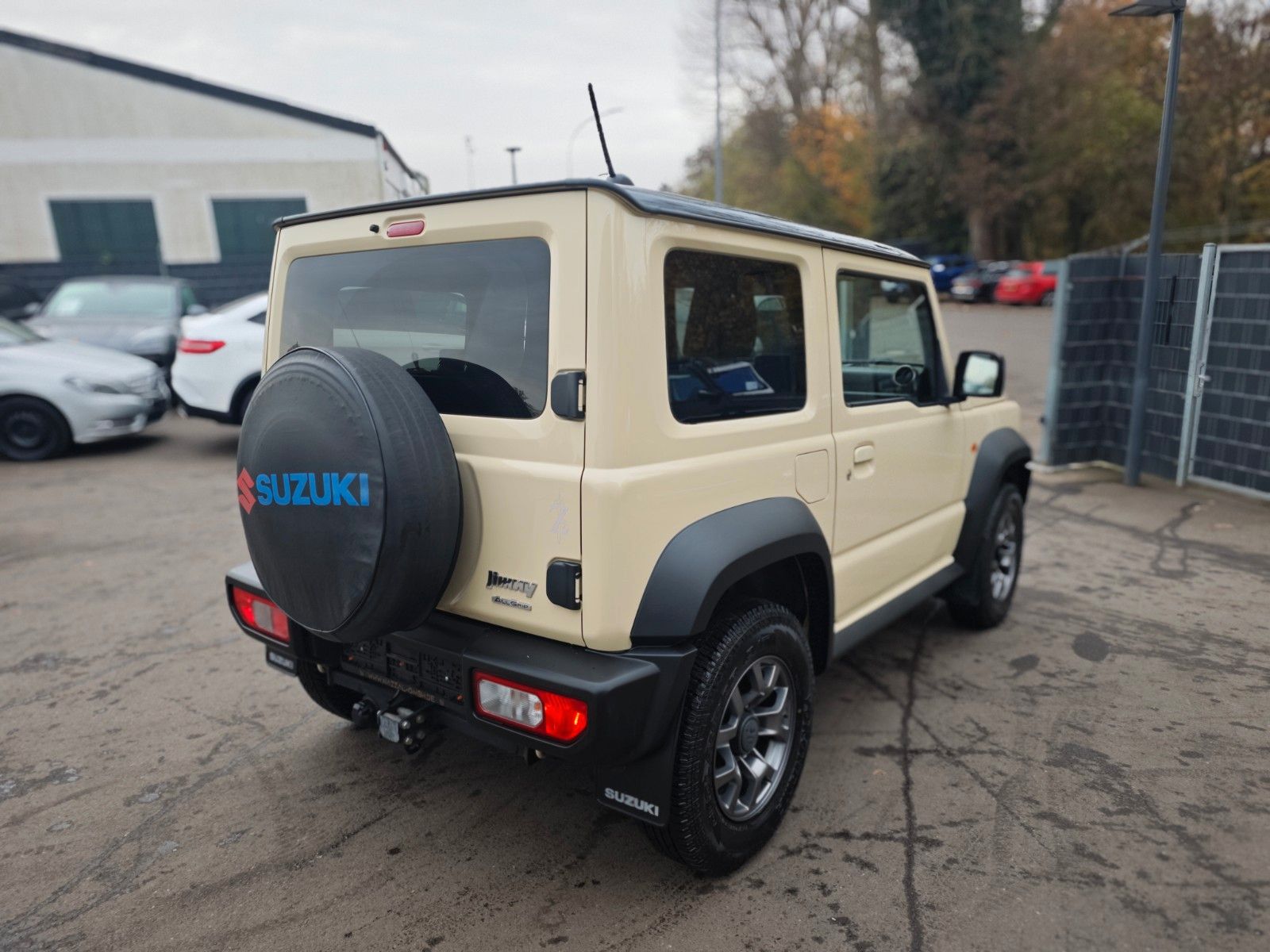 Fahrzeugabbildung Suzuki JIMNY ALLGRIP*ALLRAD*AHK*APPLE CAR*SHZ*AUTOMATIK