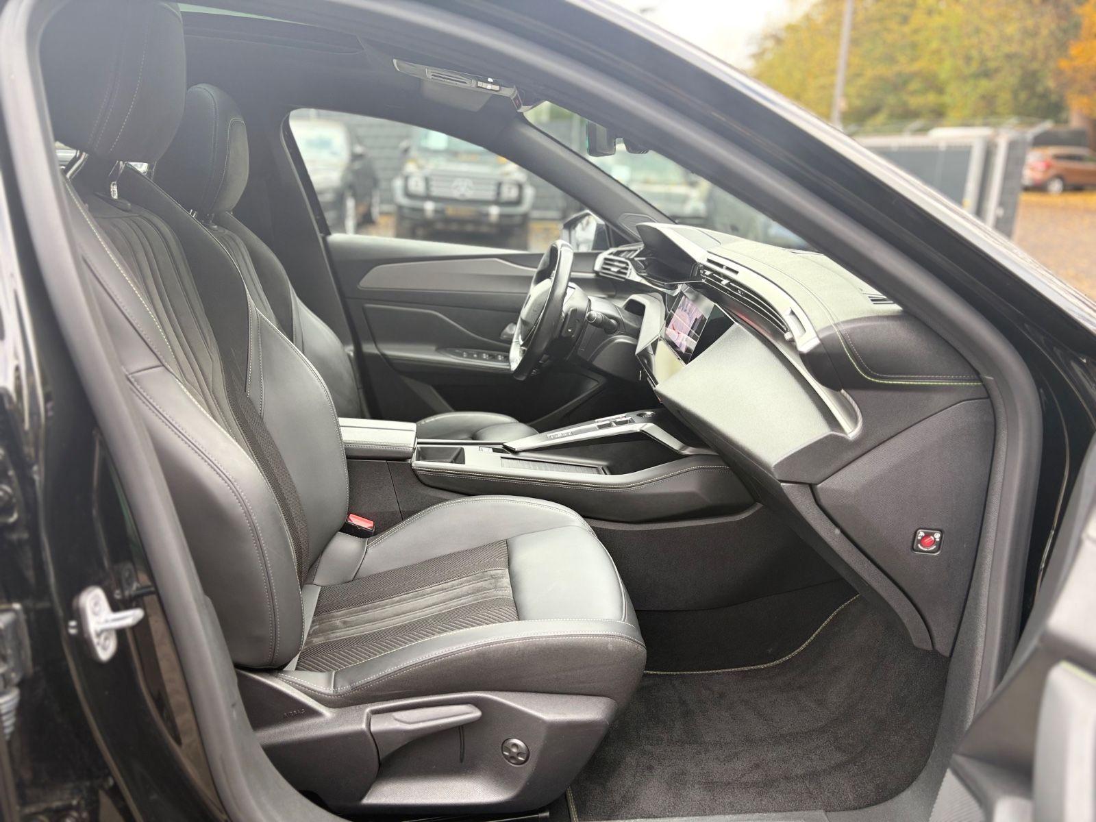 Fahrzeugabbildung Peugeot 308 SW GT*AUT*PANORAMA*MATRIX*360 KAMERA*TRAUM*