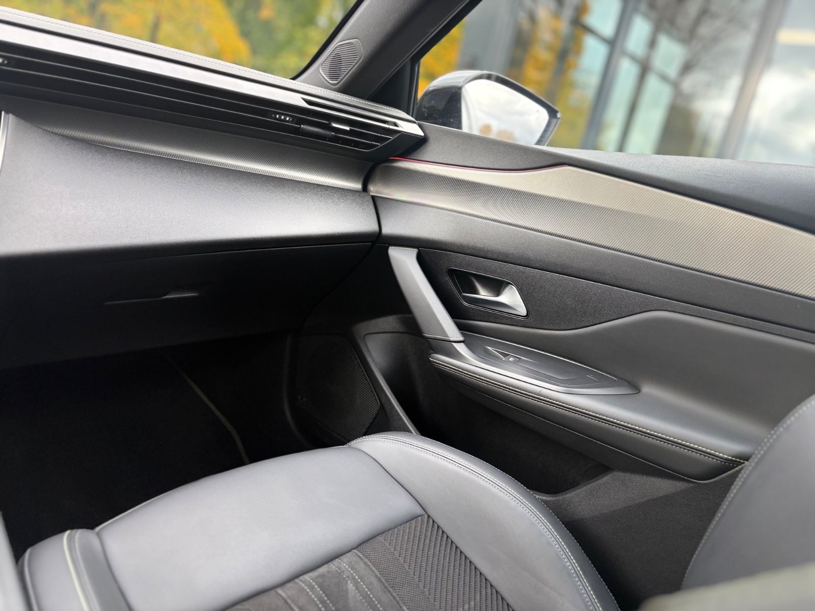 Fahrzeugabbildung Peugeot 308 SW GT*AUT*PANORAMA*MATRIX*360 KAMERA*TRAUM*